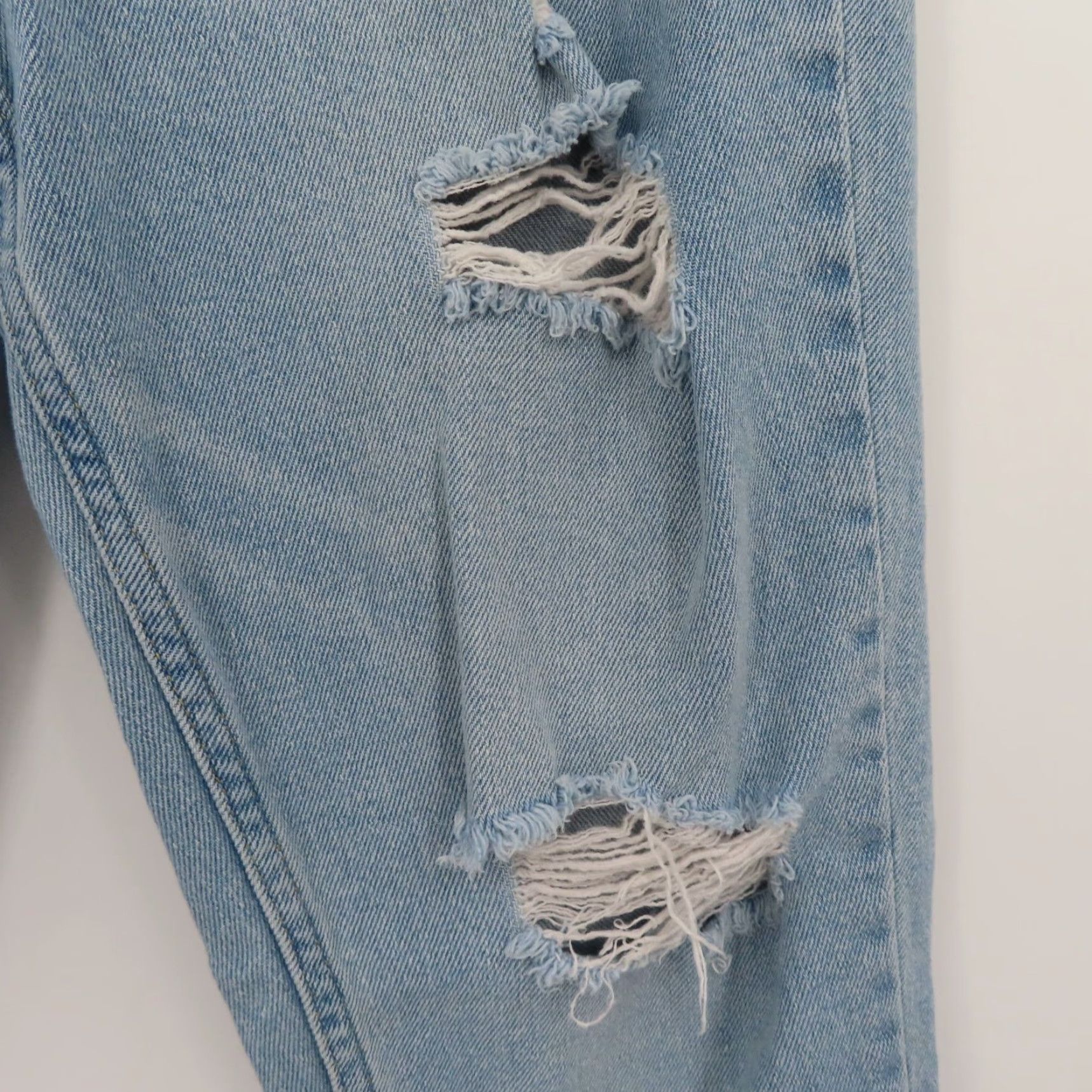 Abercrombie & Fitch Abercrombie Women 2R 26 Mom Jeans Curve Love Light Wash Distressed Denim Pants Jeans Size 26" / US 2 / IT 38 - 7 Thumbnail