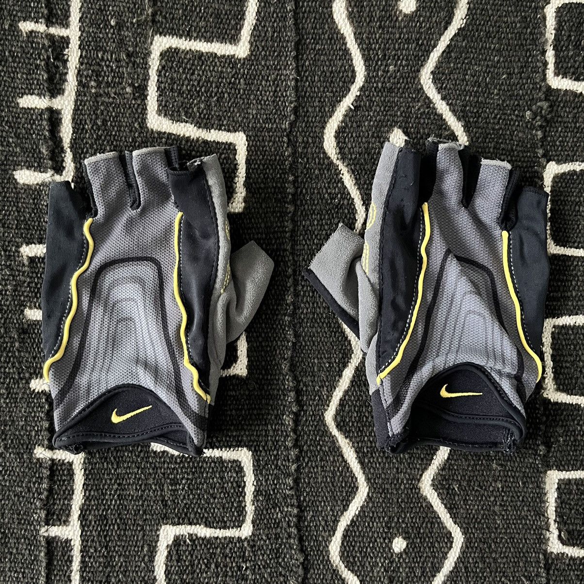 Nike Vintage Nike Fingerless Gloves Size ONE SIZE - 1 Thumbnail