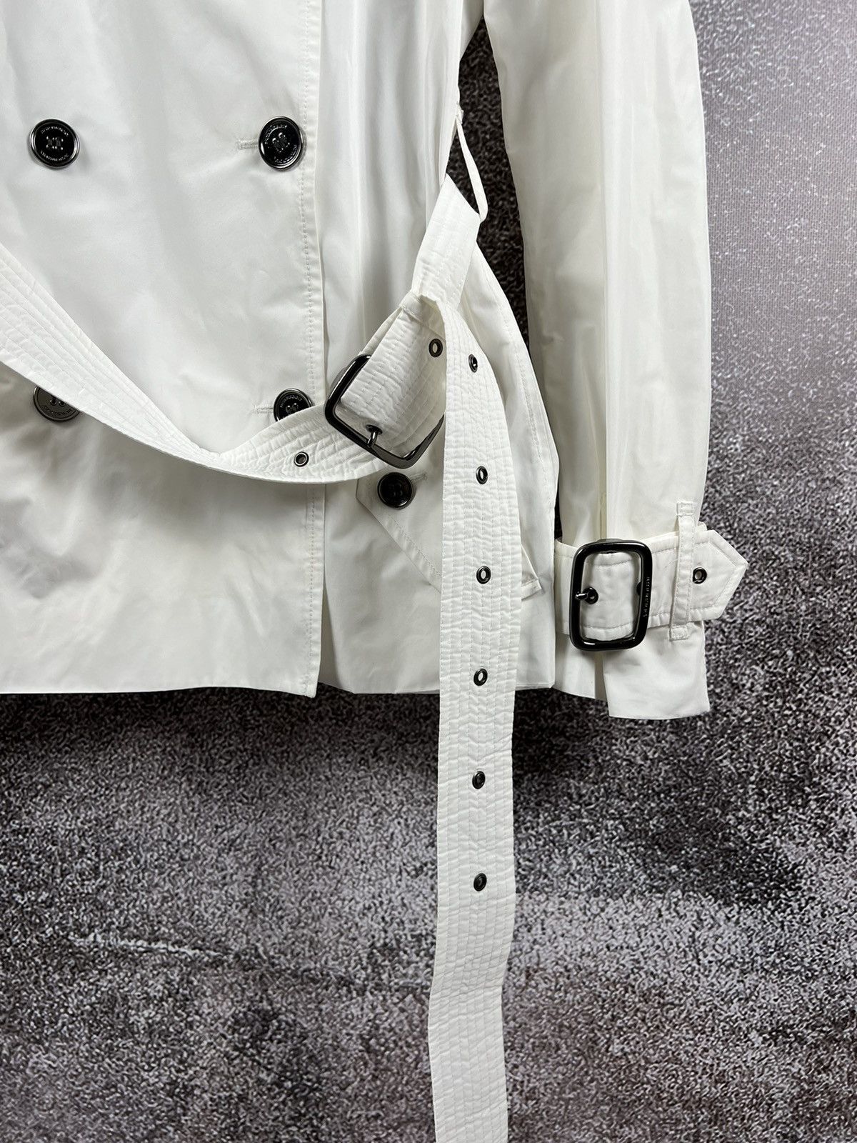 Burberry × Designer Burberry London women’s short Trench Coat double breasted Size XS / US 0-2 / IT 36-38 - 8 Thumbnail