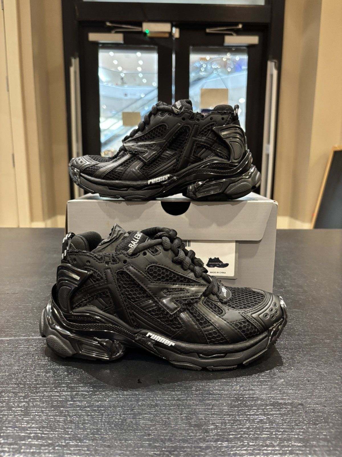 Balenciaga Balenciaga Runner Triple Black Size US 4 / IT 34 - 1 Thumbnail