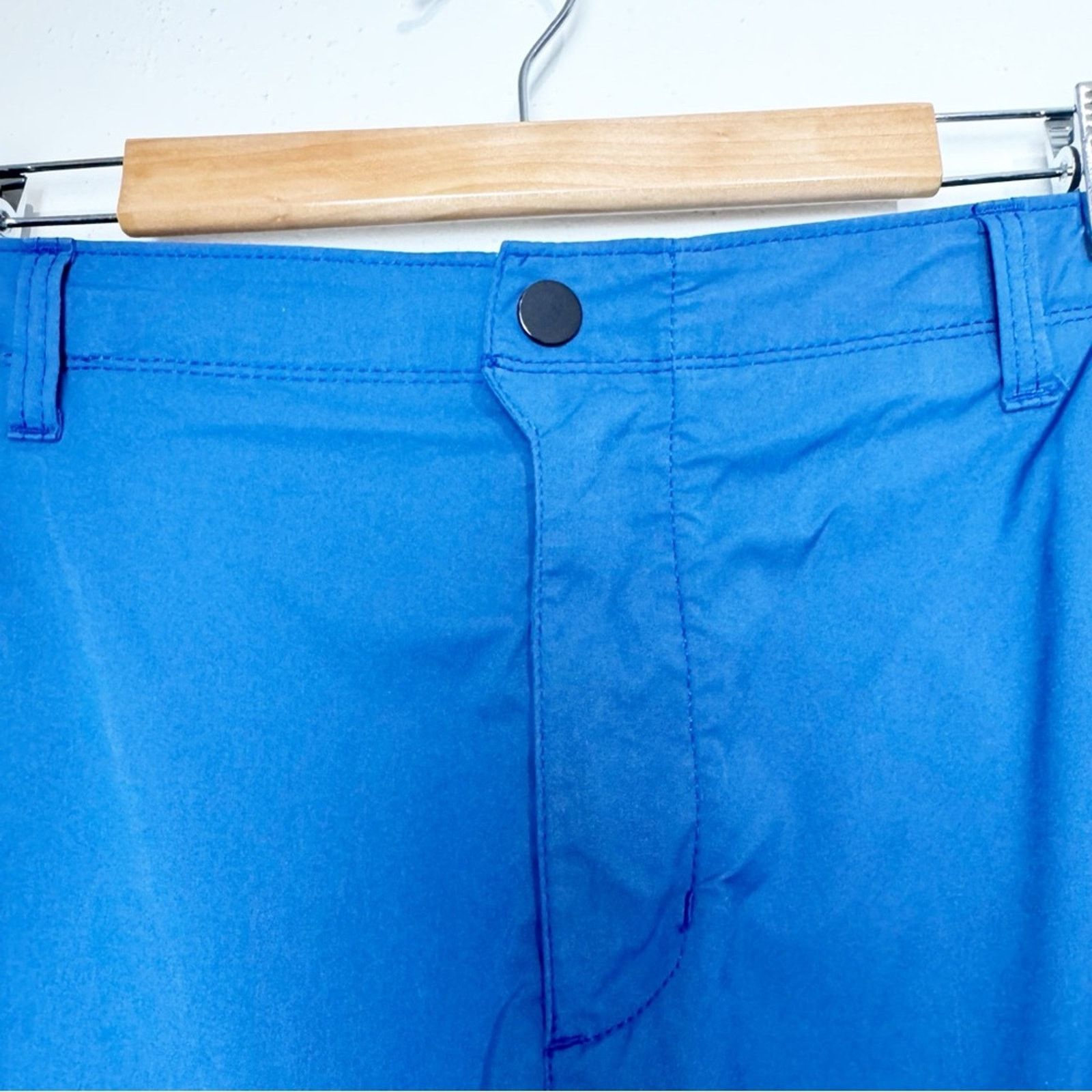 Tommy Bahama Blue Flat Front Chino Performance Golf Shorts Men’s Size 40 Size US 40 / EU 56 - 3 Thumbnail