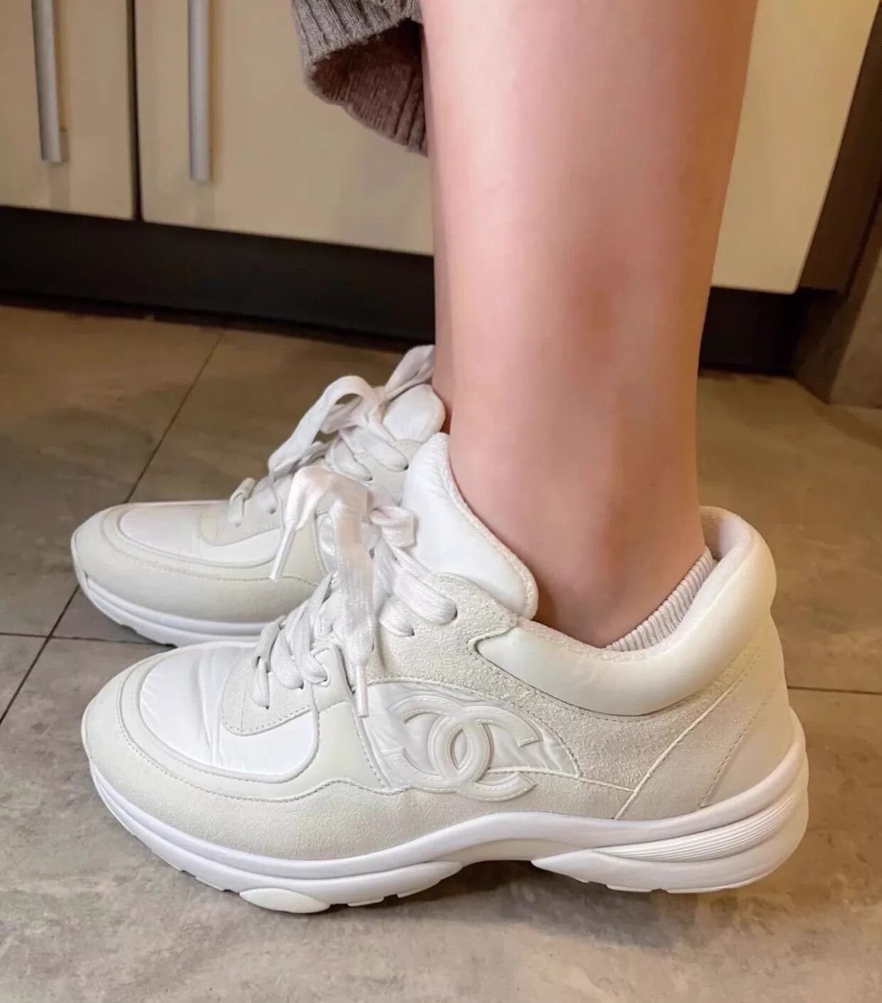 Chanel Chanel Women's White Side Embossed CC Sneaker 37.5 Size US 7 / IT 37 - 2 Thumbnail