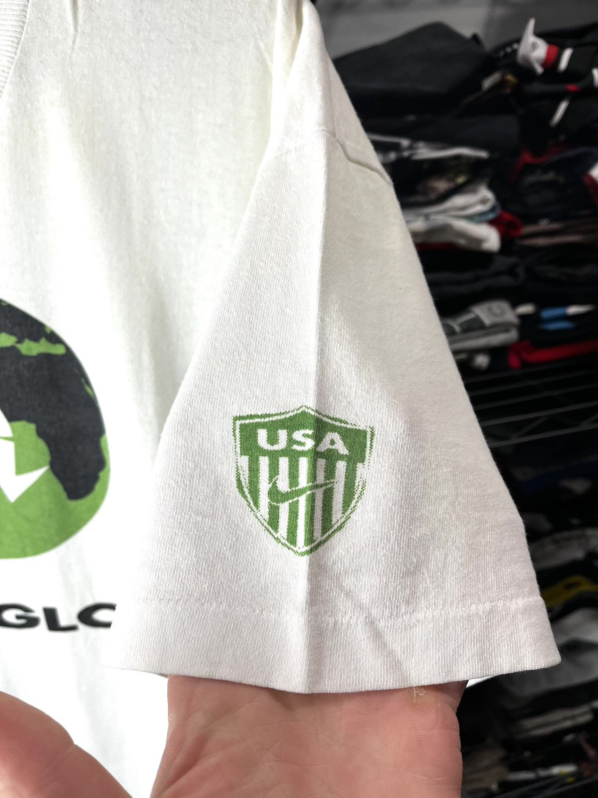 Nike Rare Vintage Nike Think Global Anti Trash Policy T Shirt Size US L / EU 52-54 / 3 - 6 Thumbnail