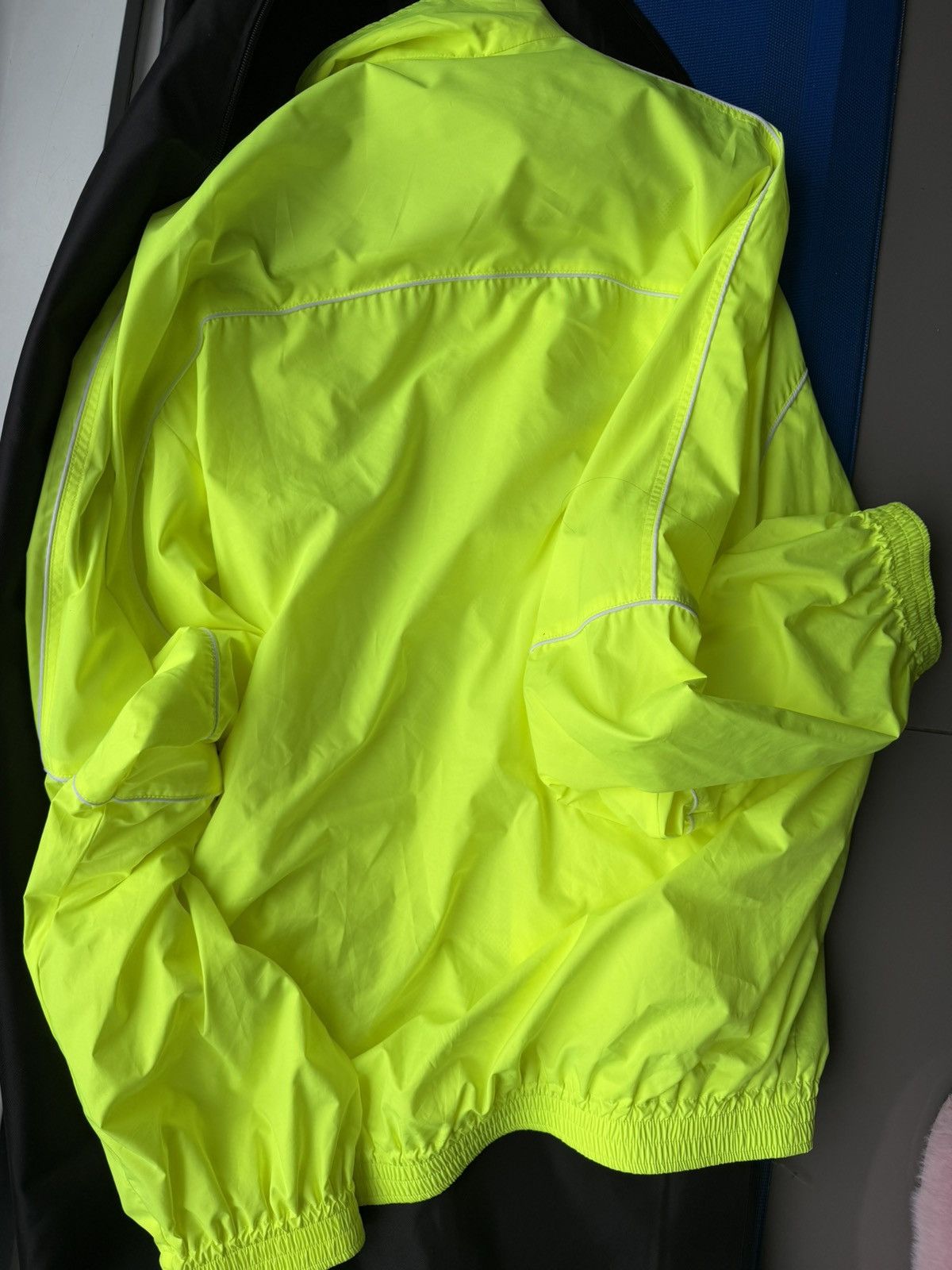 Balenciaga Balenciaga Sporty B Neon yellow windbreaker jacket Size US S / EU 44-46 / 1 - 4 Thumbnail