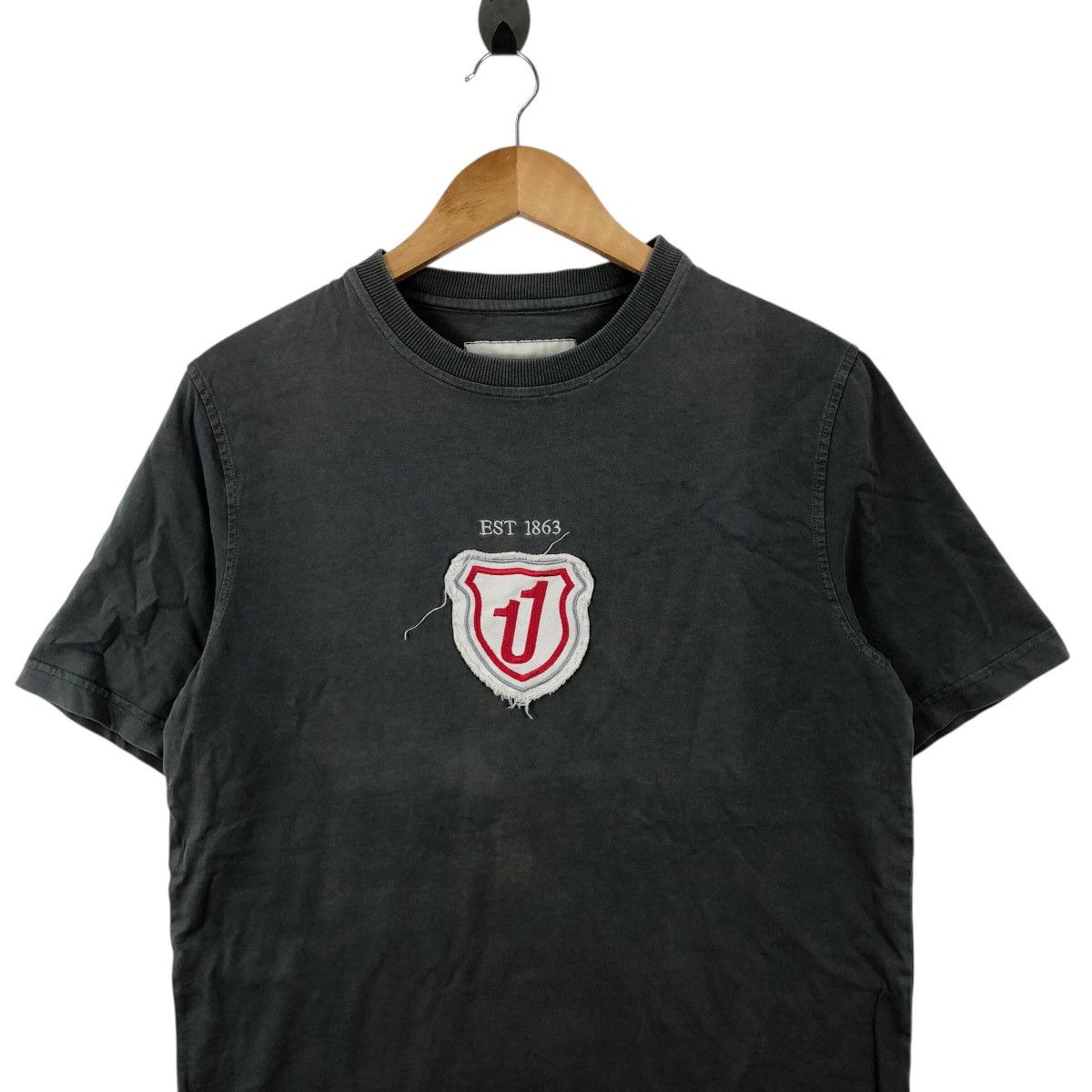 Vintage Vintage UNDICI Italia T Shirt Center Logo Size L Size US L / EU 52-54 / 3 - 2 Thumbnail