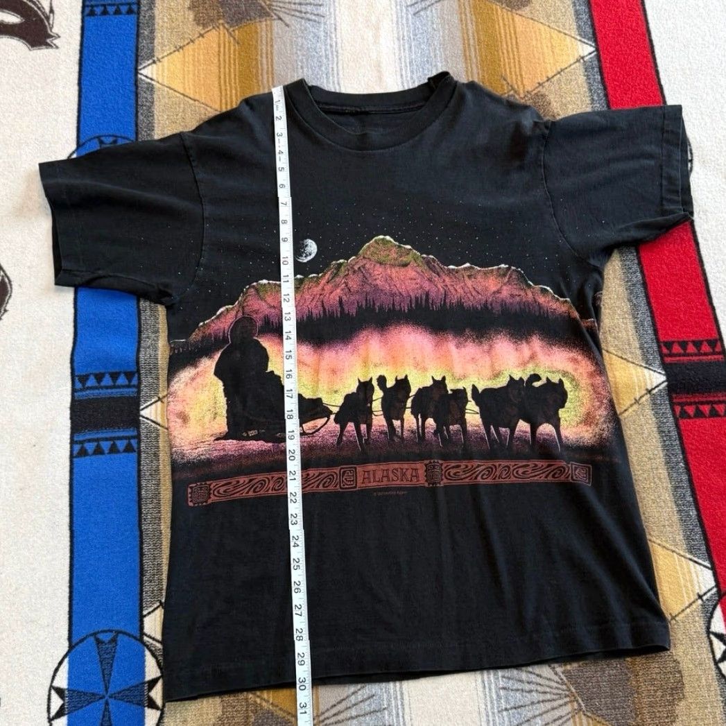 Vintage VINTAGE Alaska Outdoor Nature Wrap Around Print T-Shirt Size L Men Black 90s Clothes 90s Outdoor Nature Size US L / EU 52-54 / 3 - 7 Thumbnail