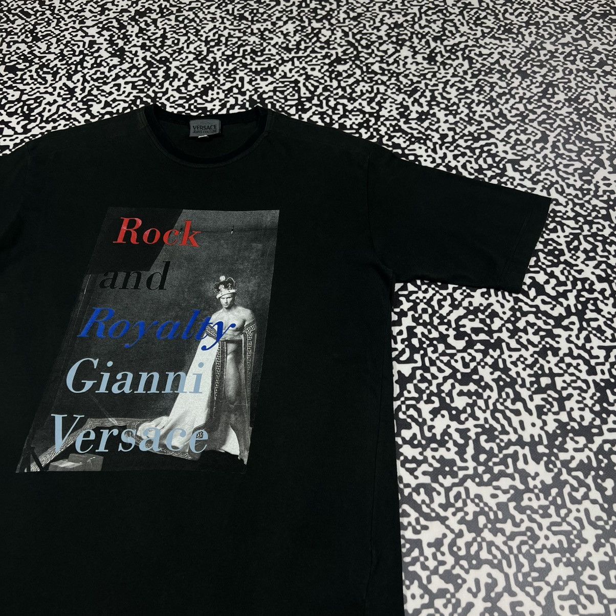 Versace RARE 90s Versace Bruce Weber Rock & Royalty Luxury T-shirt Size US XL / EU 56 / 4 - 6 Thumbnail