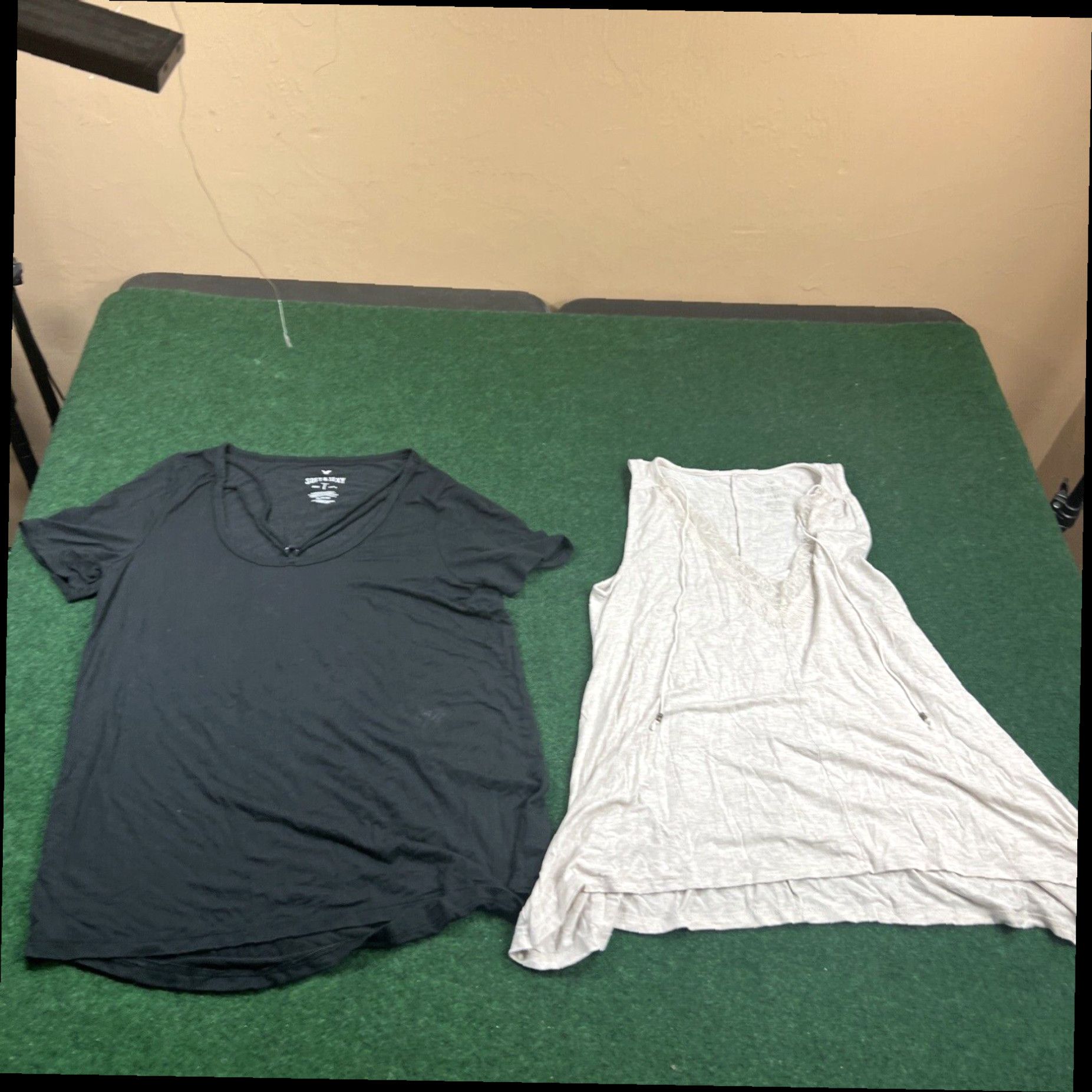 American Eagle Outfitters (2) American Eagle Outfitters Sz M Tee T-shirt & Tank Soft Sexy Fast Shipping Size M / US 6-8 / IT 42-44 - 1 Thumbnail