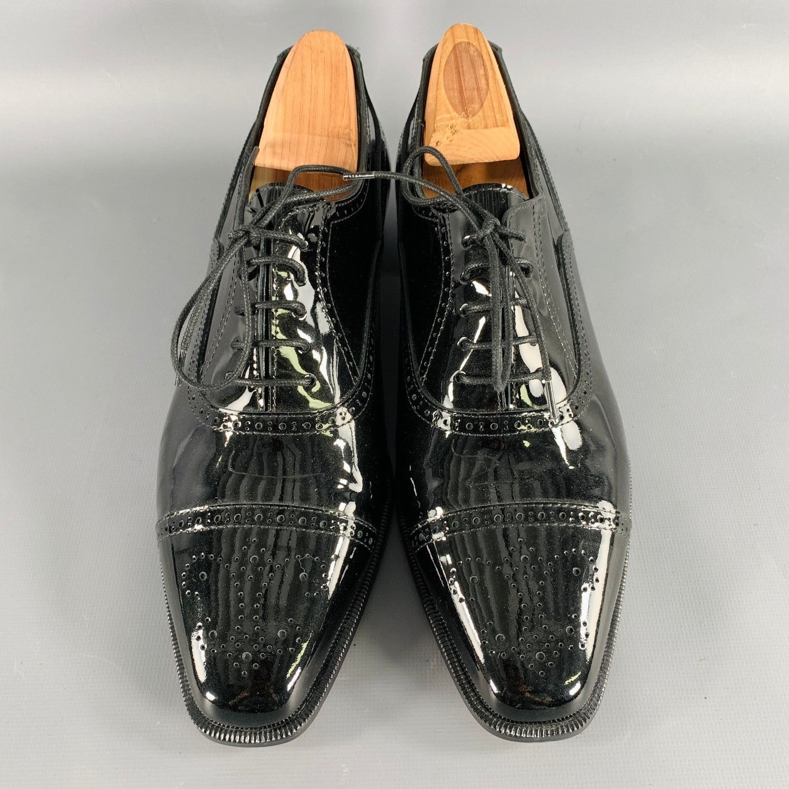 Manolo Blahnik 10.5 Black Perforated Patent Leather Cap Toe Shoes Size US 10.5 / IT 40.5 - 4 Thumbnail