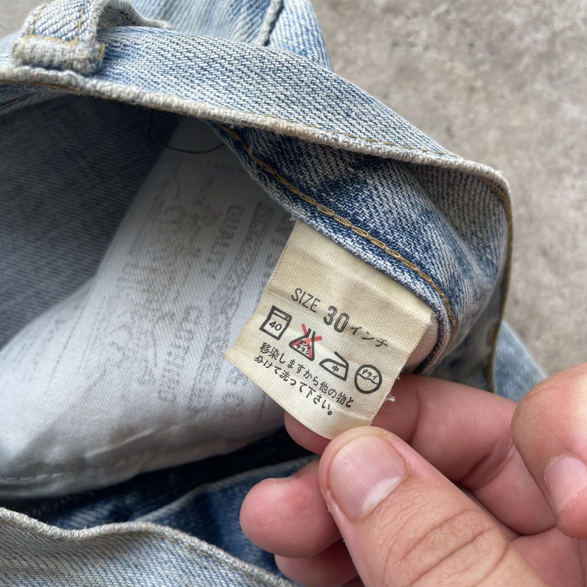 Levi's Vintage Clothing Vintage Levi’s Big E Wash Buckle Distressed Jeans Faded Pant Size US 29 - 10 Thumbnail