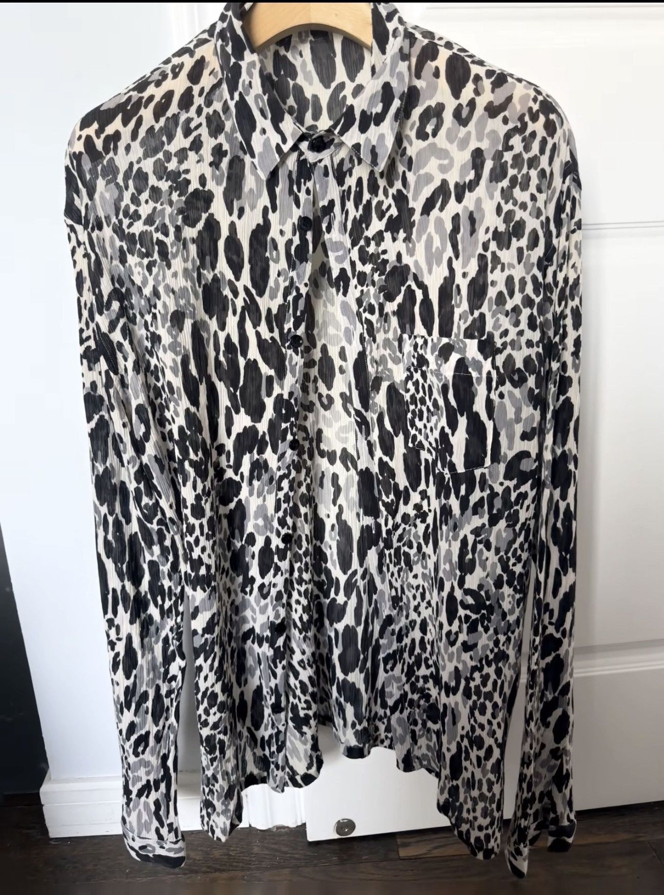 Saint Laurent Paris Snow leopard print crepe shirt size 40 Size US M / EU 48-50 / 2 - 19 Thumbnail