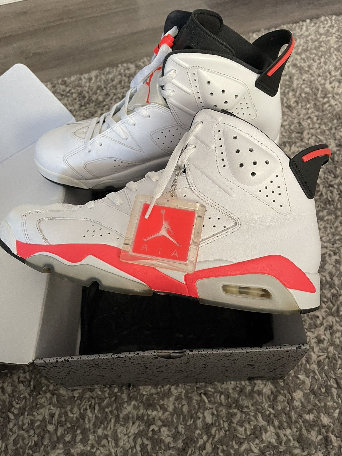 Air Jordan Retro High White Infrared 9/10