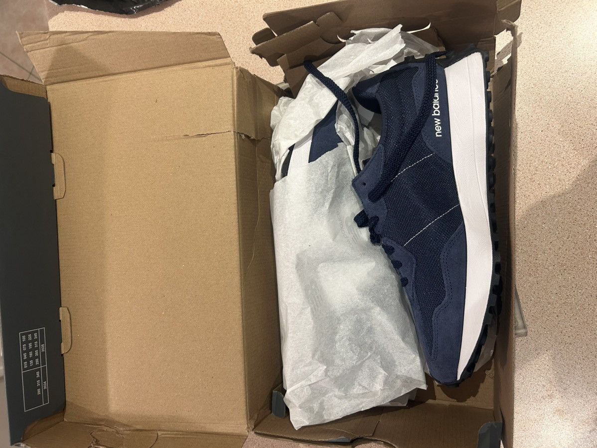 New Balance New Balance 327 Trainers Navy White Brand New Size US 9.5 / EU 42-43 - 2 Thumbnail