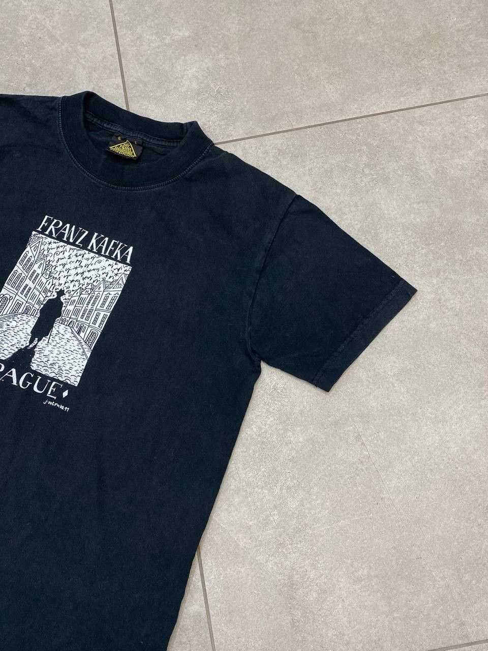 Vintage Vintage Franz Kafka Prague 1991 Art Promo T-Shirt Size US S / EU 44-46 / 1 - 5 Thumbnail