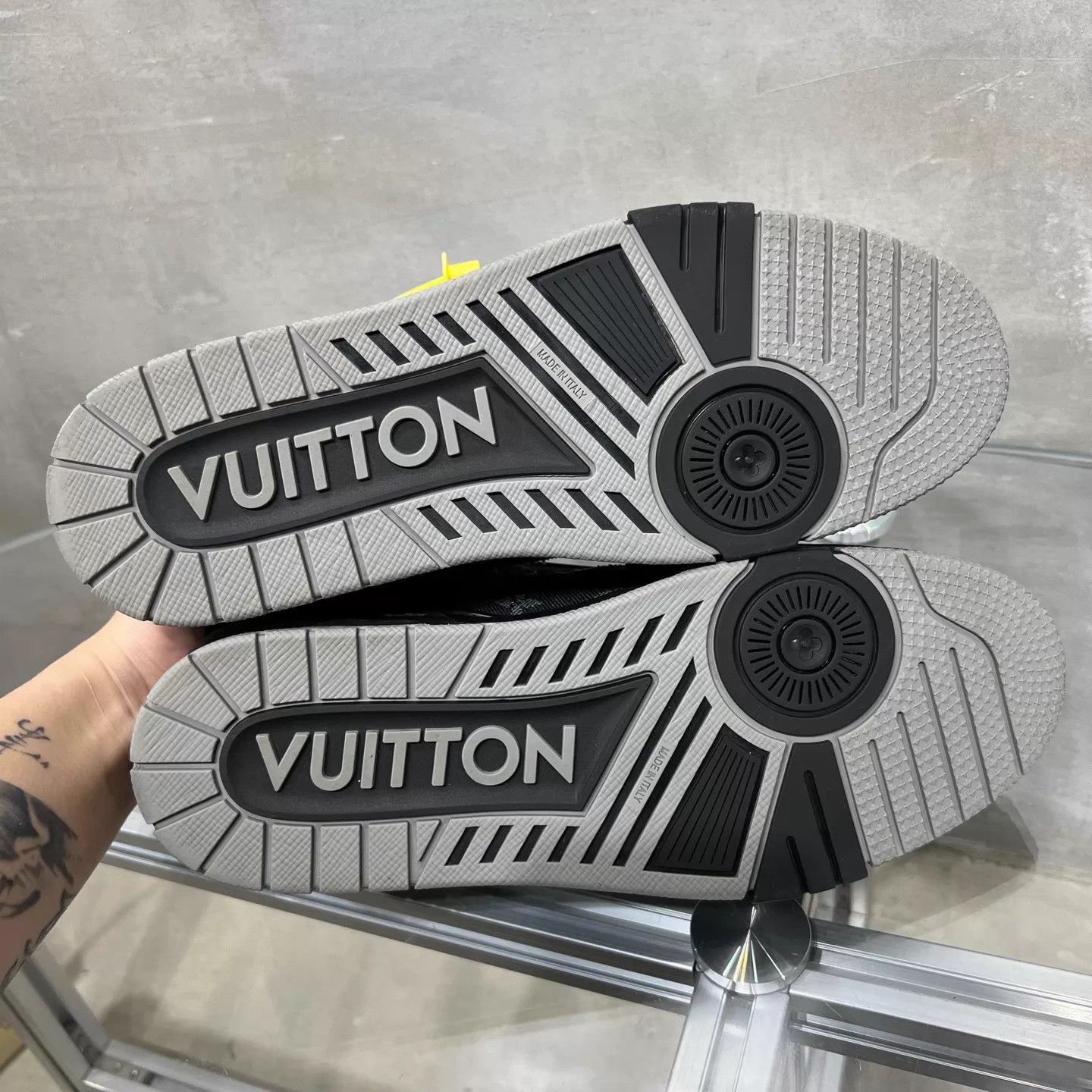 Louis Vuitton LV Trainer Black Distressed Denim UK8 42 Size US 9 / EU 42 - 7 Thumbnail