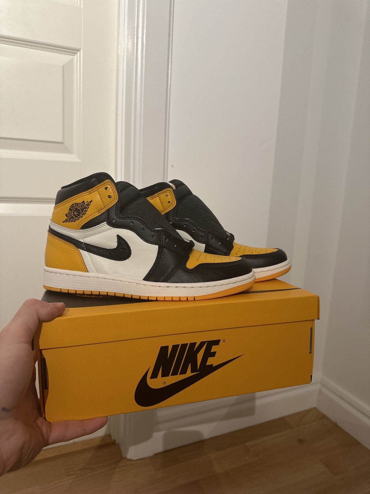 Jordan Brand × Nike Jordan 1 Taxi Size US 7.5 / EU 40-41 - 1 Thumbnail