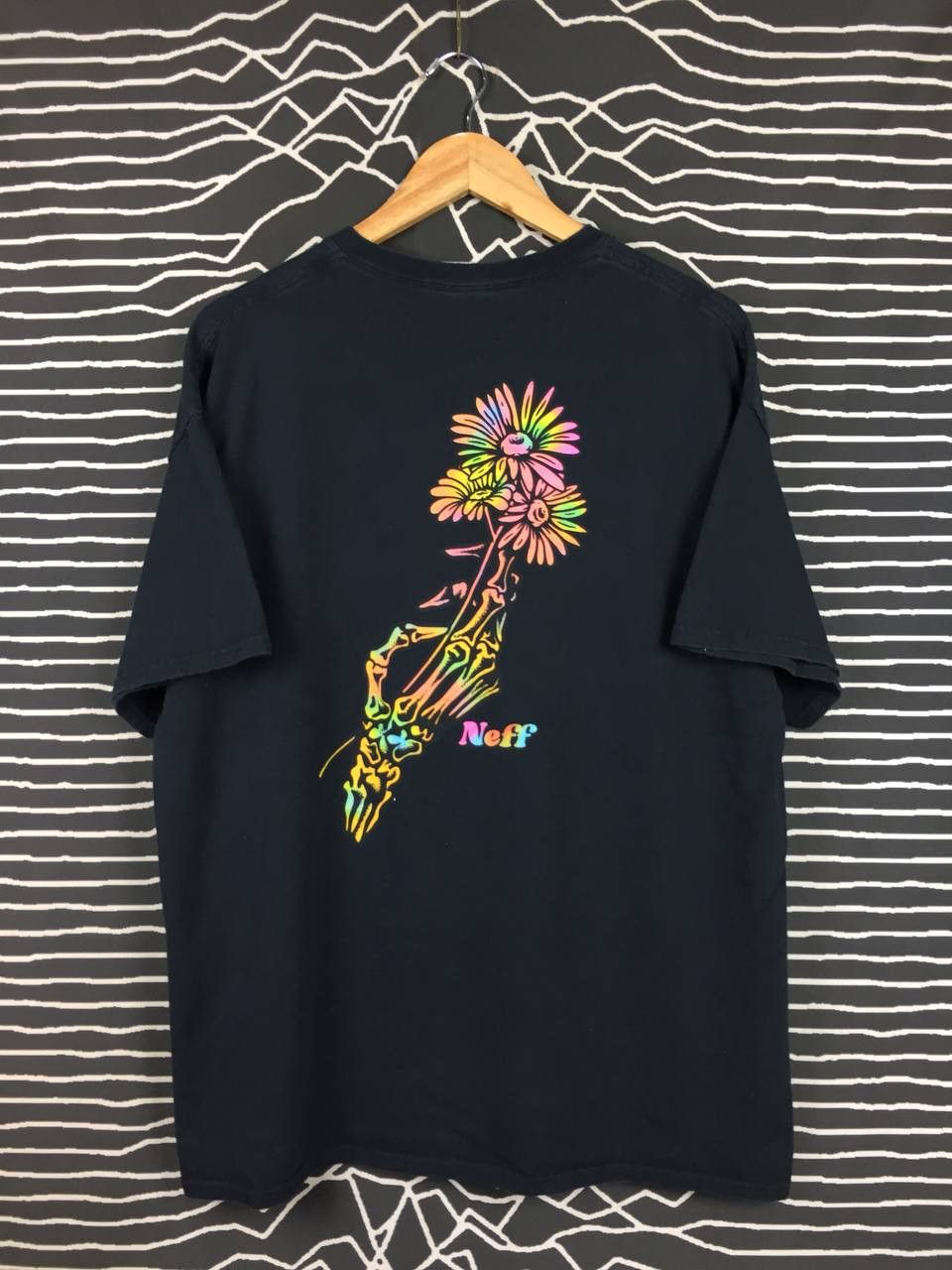NEFF × Vintage NEFF Skeleton Hand Flower Graphic Tee Size XL Size US XL / EU 56 / 4 - 2 Thumbnail