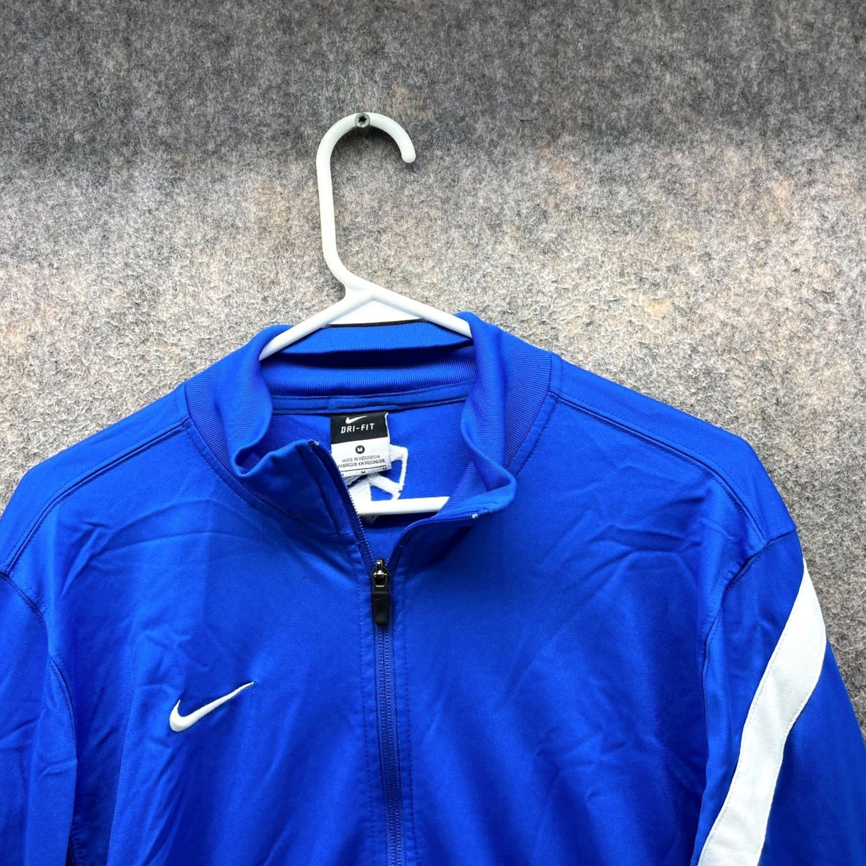Nike VINTAGE Nike Track Jacket Mens Medium Royal Blue Full Zip Windbreaker Swoosh Dri Fit Vtg Size US M / EU 48-50 / 2 - 3 Thumbnail