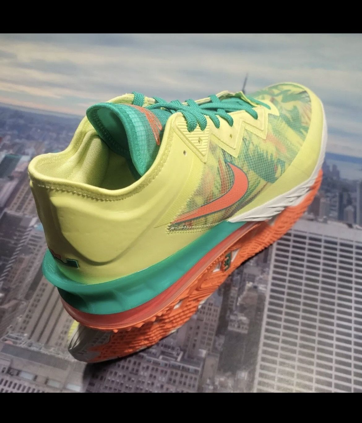Nike Nike LeBron XVIII 18 Lime Green LOW LeBronald Palmers Size US 11 / EU 44 - 2 Thumbnail