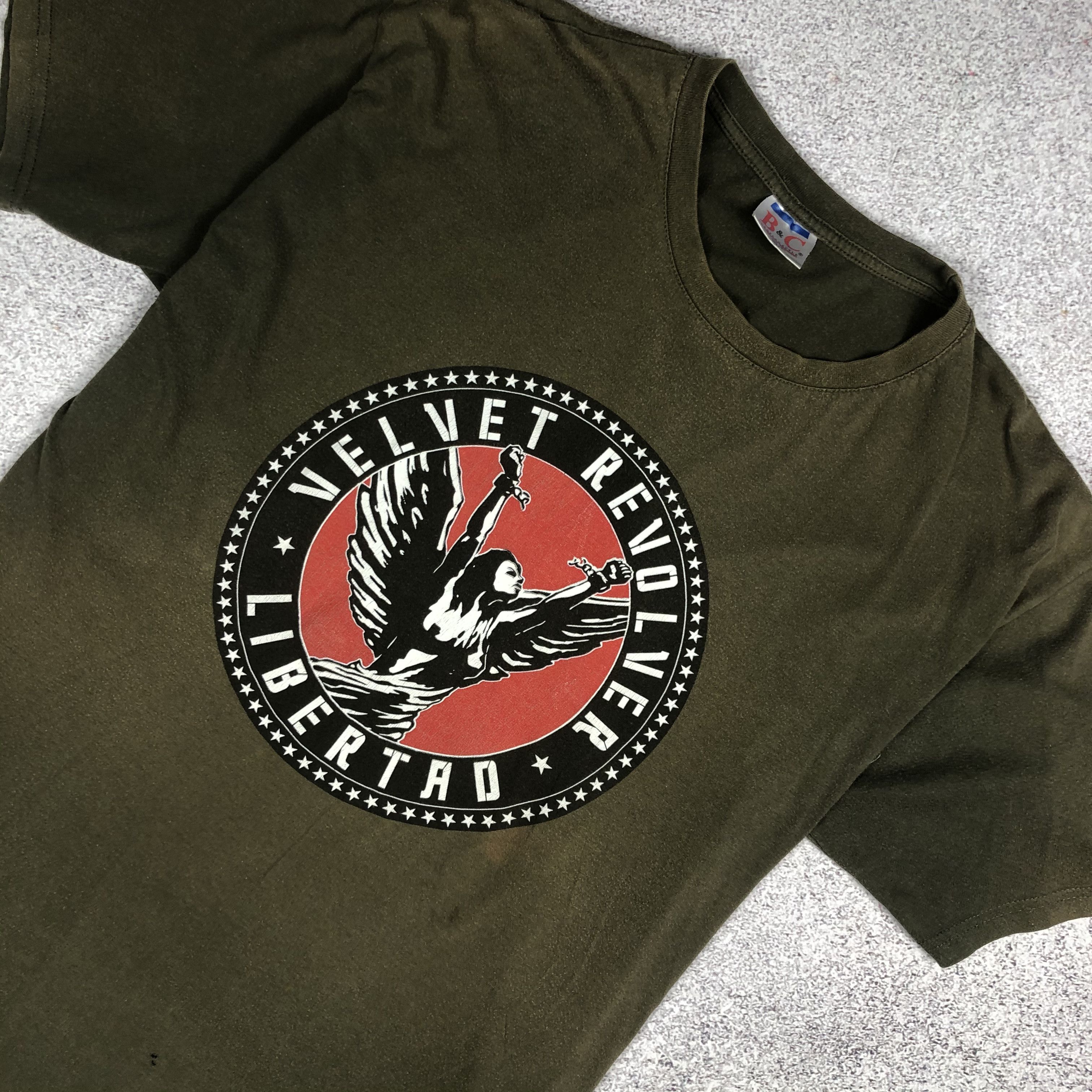 Band Tees Vintage Velvet Revolver Libertad Band Tee Rock Tour T Shirt Size US XL / EU 56 / 4 - 3 Thumbnail
