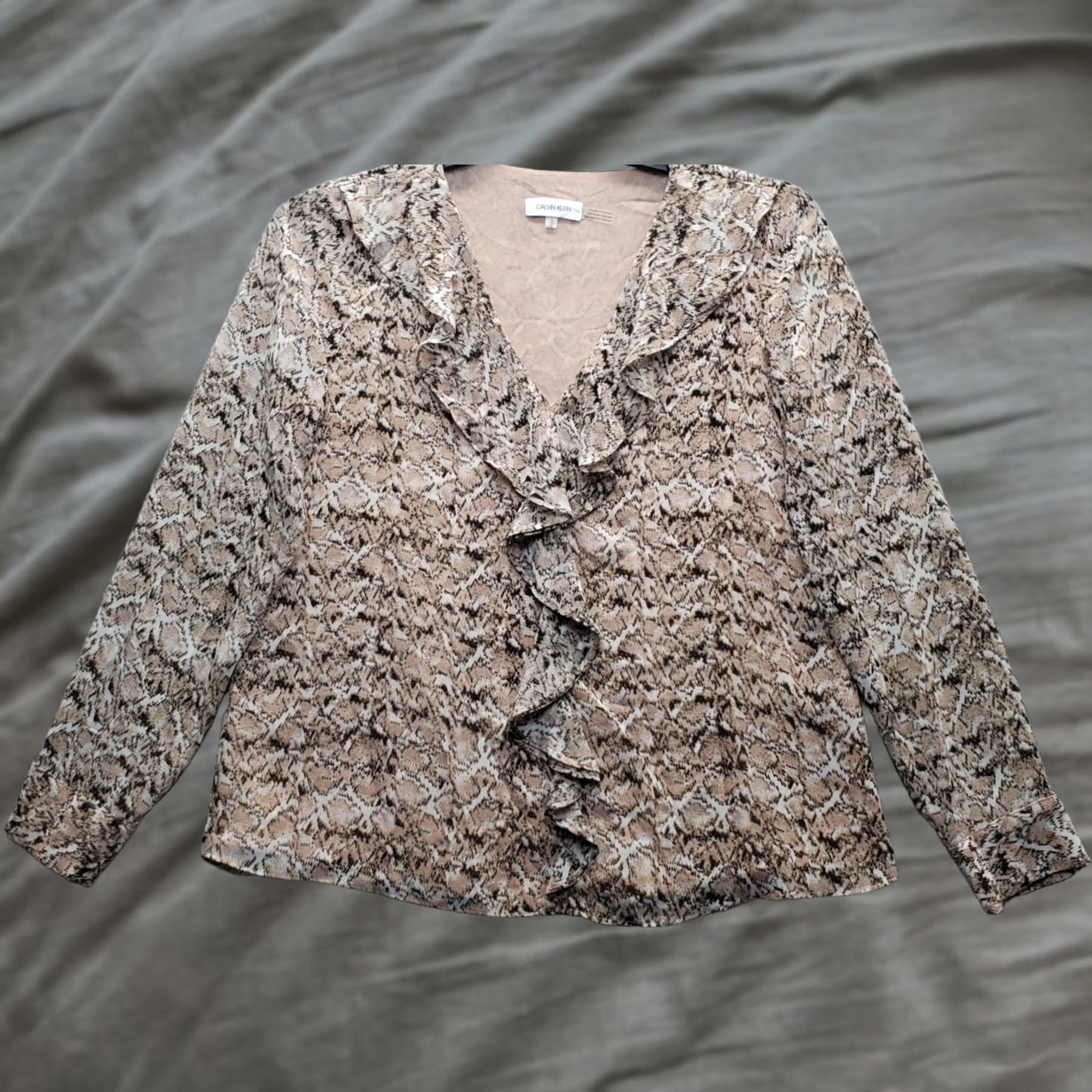Calvin Klein Calvin Klein Blouse Womens Size S V-Neck Lined Snakeskin Ruffle Front Multicolor Shirt Womens Size S Size S / US 4 / IT 40 - 1 Thumbnail