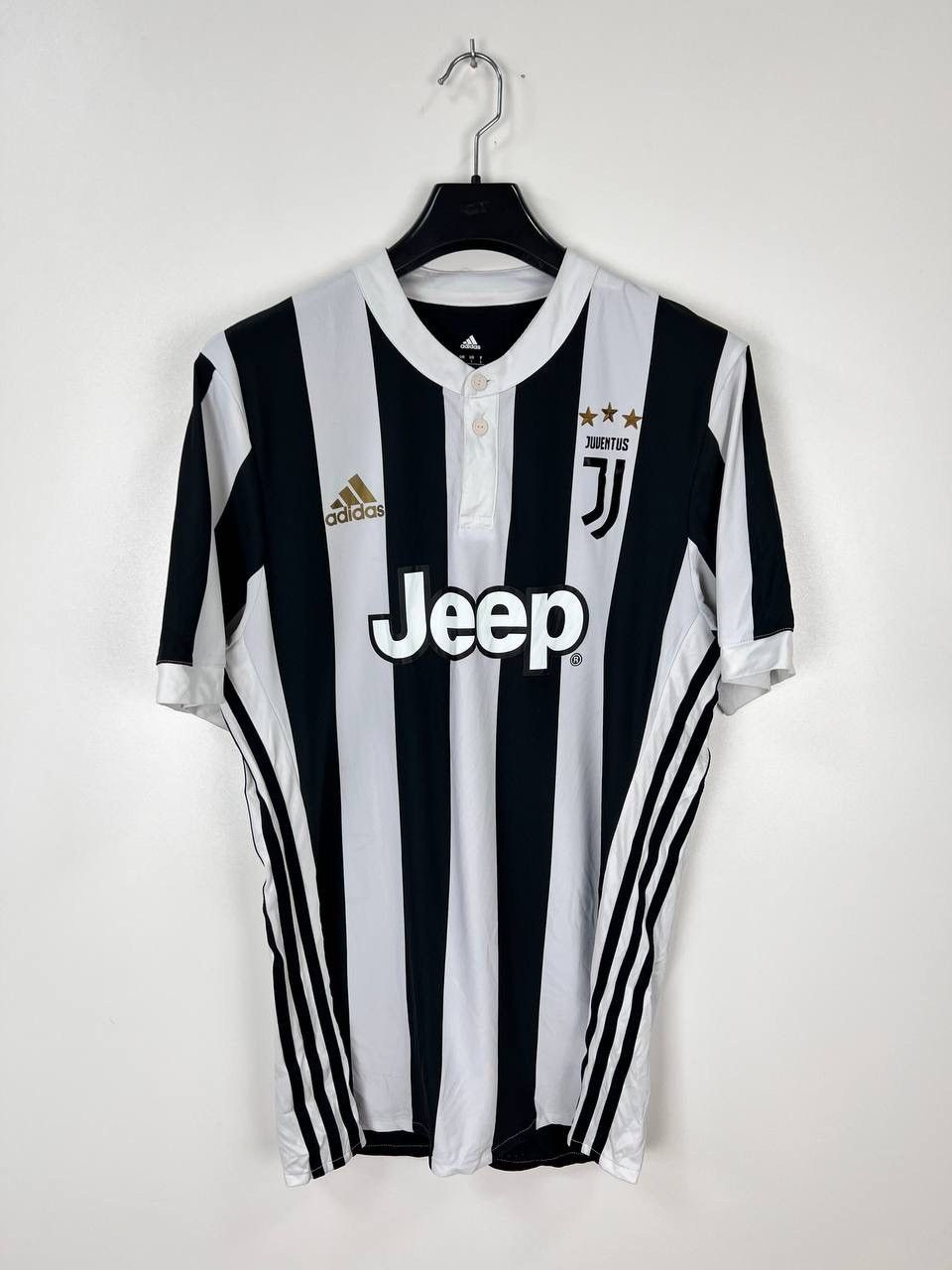 Vintage Juventus Adidas 2017/18 Jersey t-shirts size L Size US L / EU 52-54 / 3 - 1 Thumbnail