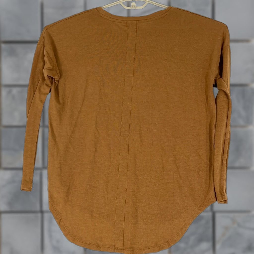 Old Navy Old Navy Shirt Women M Brown Long Sleeve Tee Chest Pocket PILL Classic Casual Shirt, Round Neck, Pullover, Regular Fit, Lightweight, Solid Size M / US 6-8 / IT 42-44 - 1 Thumbnail