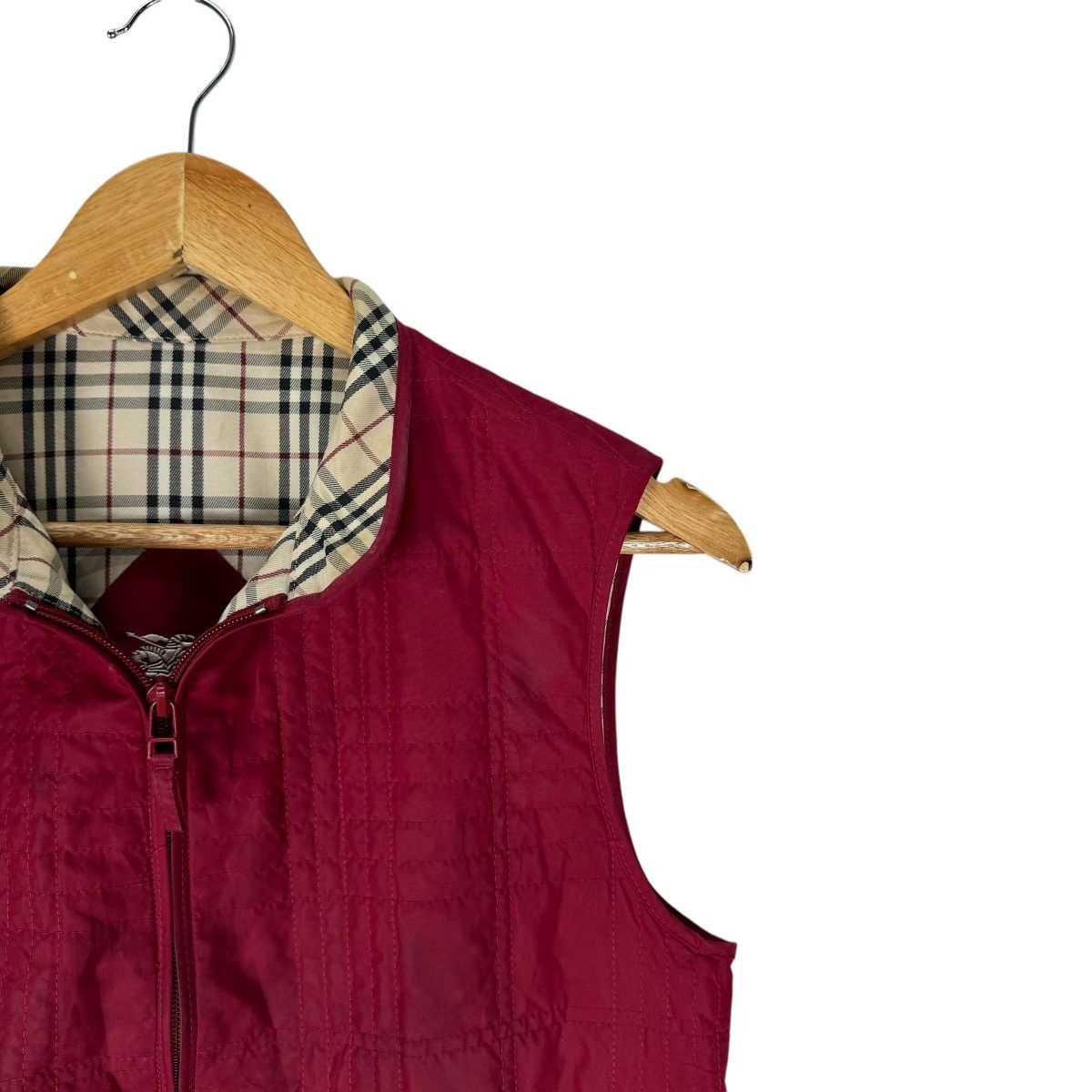 Burberry ☀️BURBERRY QUILTED RED SLEEVELESS JACKET Size M / US 6-8 / IT 42-44 - 4 Thumbnail