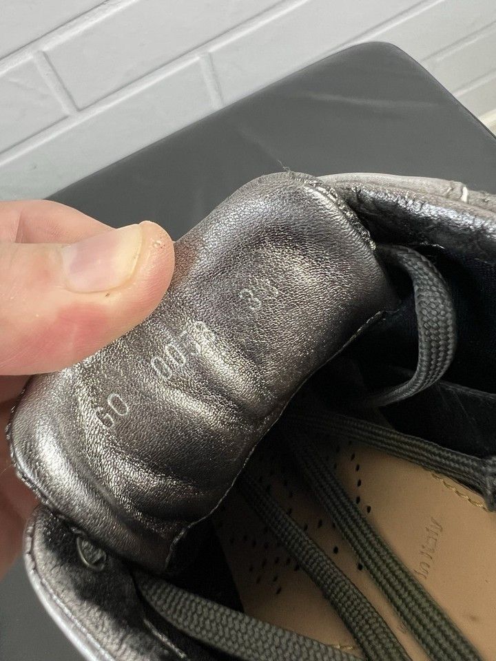 Louis Vuitton Louis Vuitton Women's Leather Sneakers Silver Size 38 Size US 8 / IT 38 - 10 Thumbnail