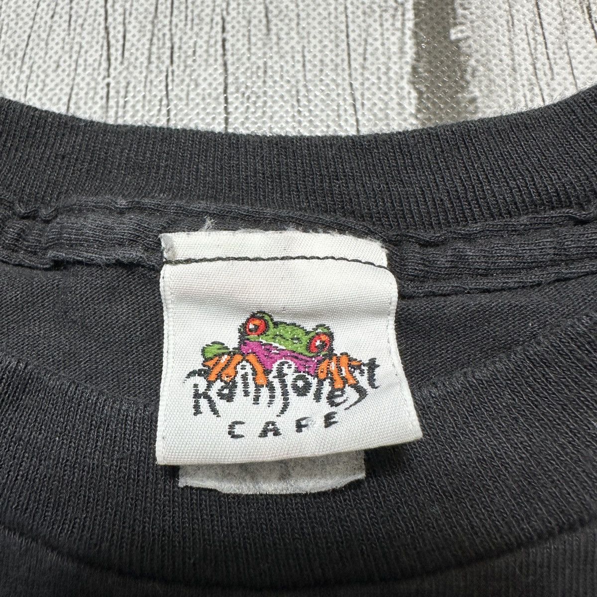 Vintage Vintage Rainforest Cafe tee Size ONE SIZE - 4 Thumbnail