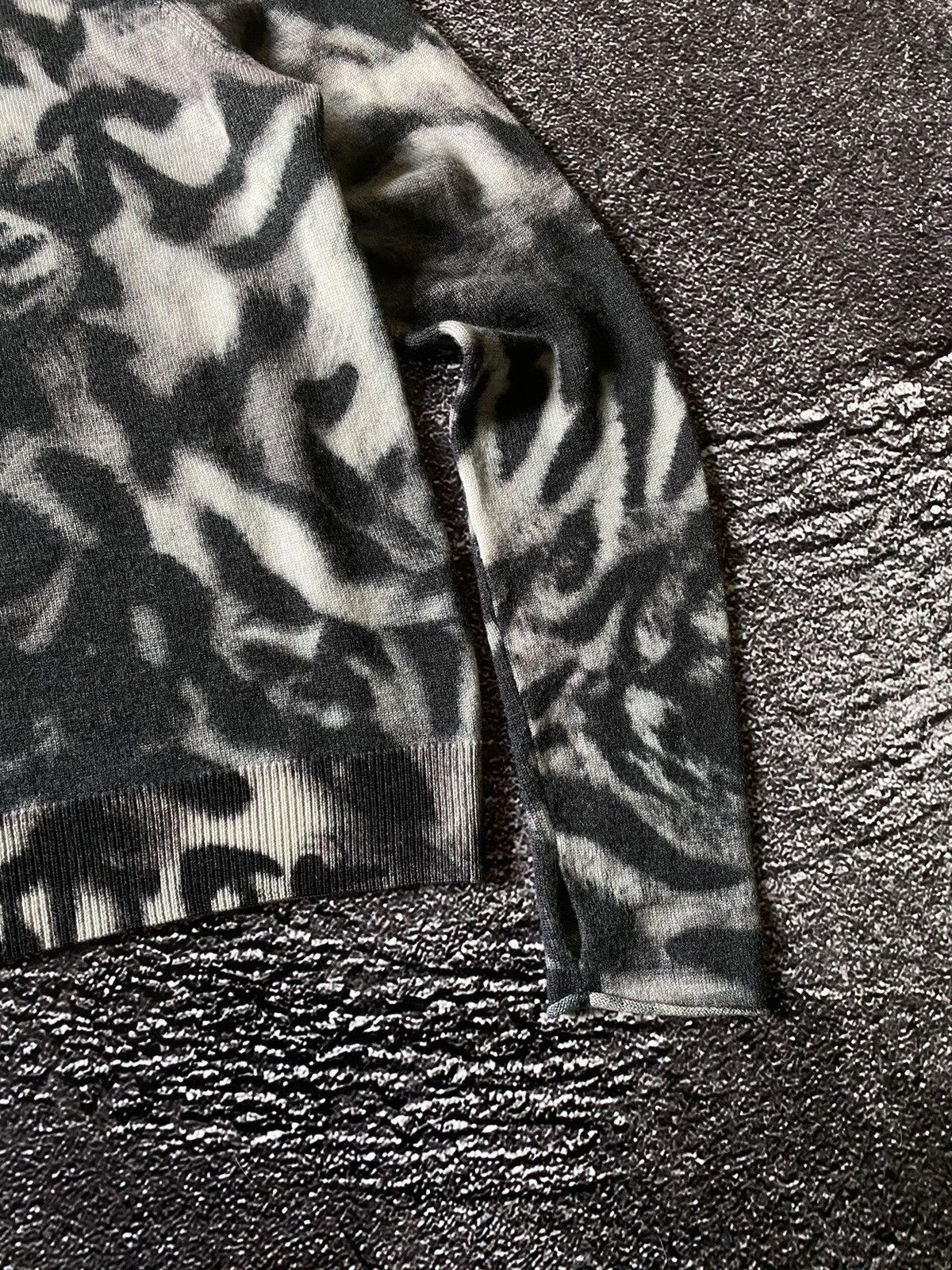 Paul Smith Paul Smith Tiger Print Wool Sweater Size XS / US 0-2 / IT 36-38 - 4 Thumbnail