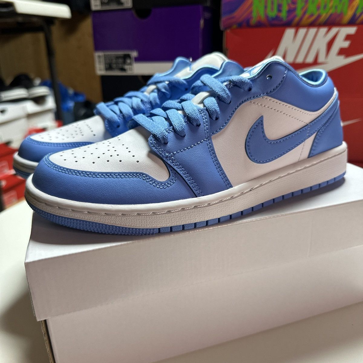 Jordan Brand × Nike *NEW* size 9 US Women JORDAN 1 UNC Low University Blue Size US 9 / IT 39 - 1 Thumbnail