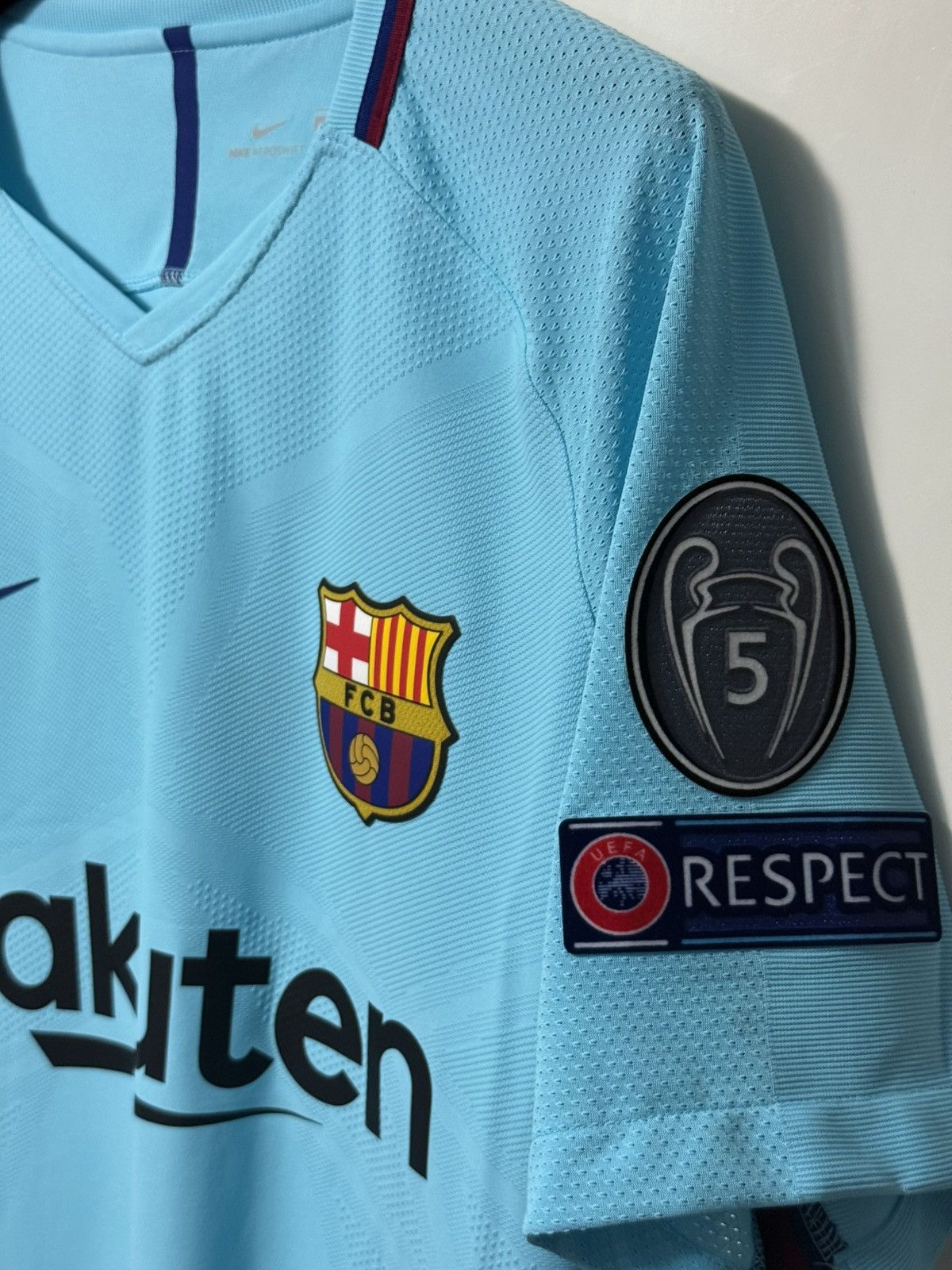 Nike Player issue 17/18 Barça Away — Andrés Iniesta #8 BNWT Size US M / EU 48-50 / 2 - 8 Thumbnail
