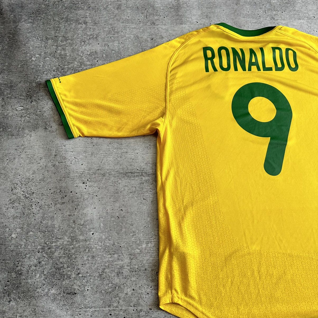 Nike Nike Brazil 00s Home Football Shirt Soccer Jersey #9 Ronaldo Size US M / EU 48-50 / 2 - 10 Thumbnail