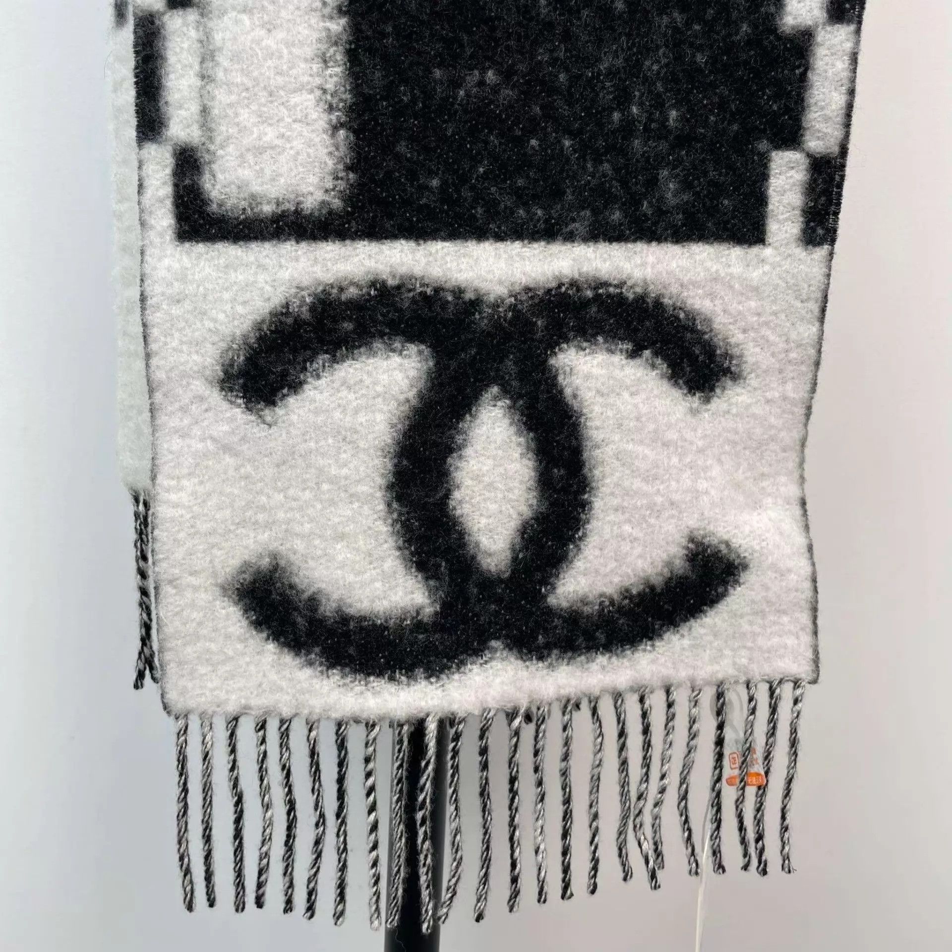Chanel Chanel Large Logo Scarf 98 New Size ONE SIZE - 5 Thumbnail