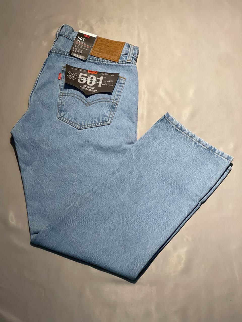 Levi's LEVI'S 501 Men's Blue Jeans – W36 L32 – Light Blue Size US 36 / EU 52 - 2 Thumbnail