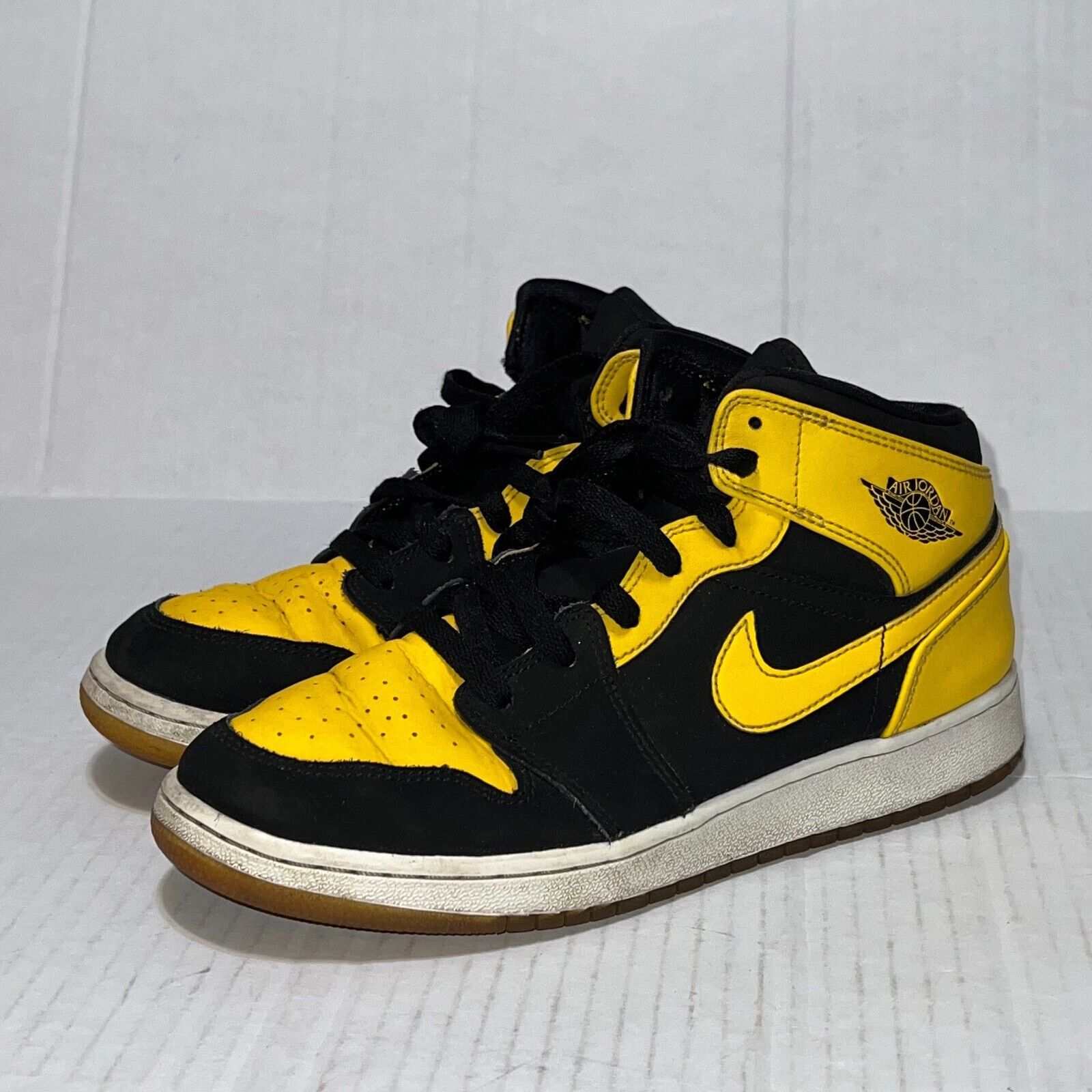 Nike NIKE 554725-035 Jordan 1 Retro Mid New Love 2017 GS Kid 6.5Y Size US 6.5 / EU 39-40 - 7 Thumbnail