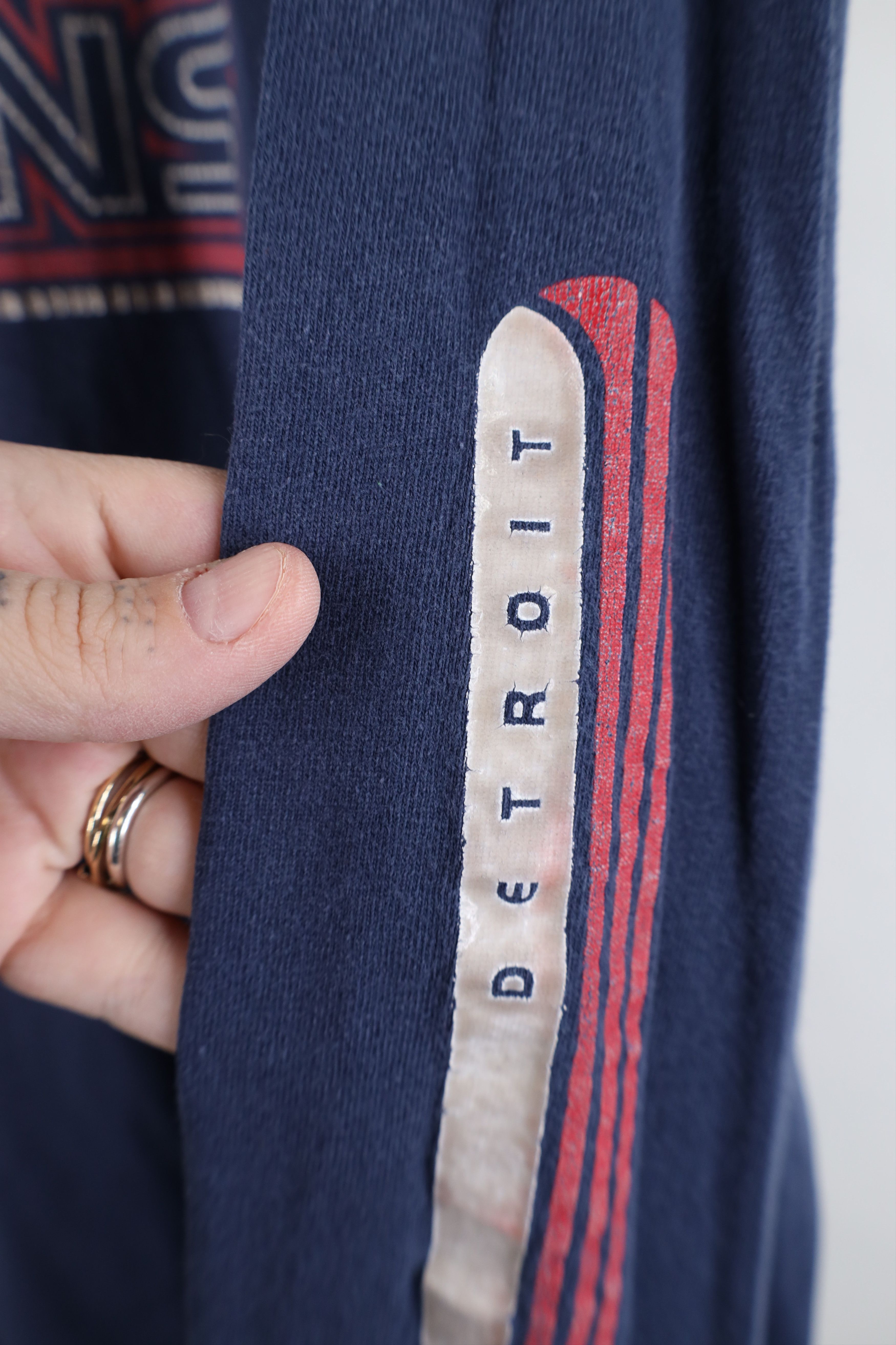 Nike Vintage Nike Swoosh Detroit Pistons Long Sleeve T-Shirt Size US XXL / EU 58 / 5 - 12 Thumbnail