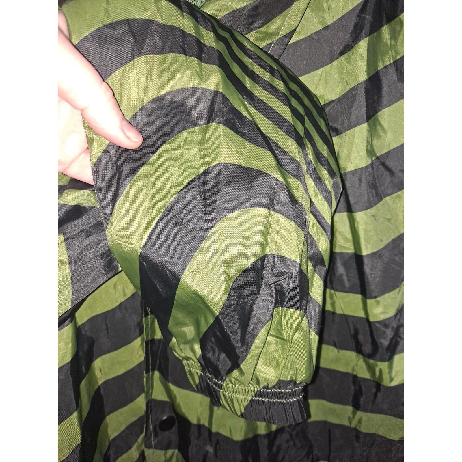 Nike Nike Green and Black Tiger Stripe Snap Up Windbreaker Size M Size US M / EU 48-50 / 2 - 7 Thumbnail