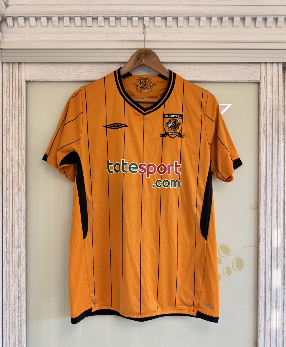 Umbro Hull City 2009-2010 Home Soccer Jersey Football Kit Shirt Size US M / EU 48-50 / 2 - 1 Thumbnail
