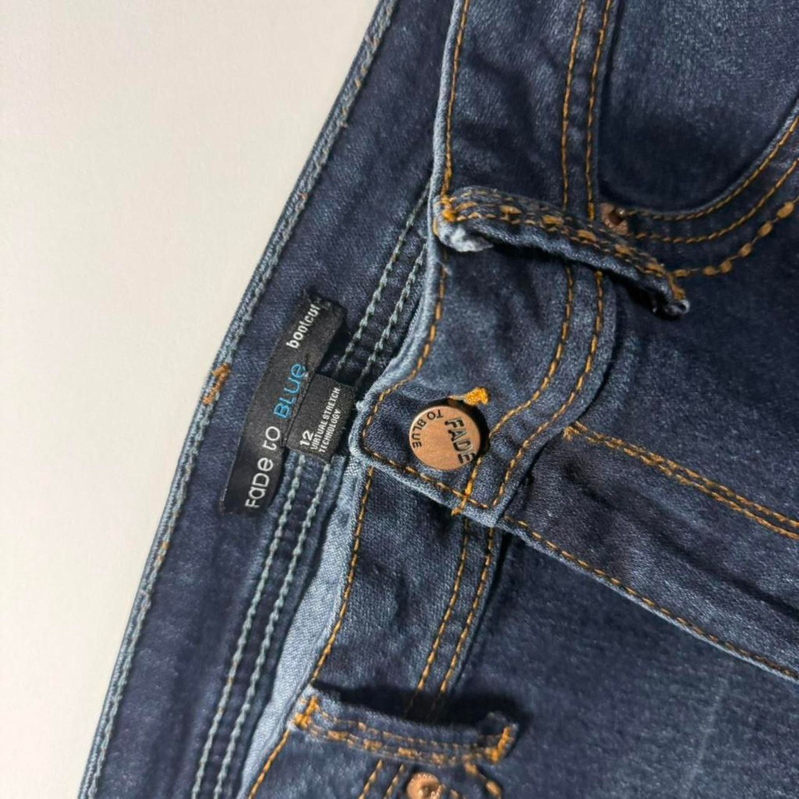Vintage vintage 2000s flared fade to blue darkwash y2k bootcut jeans Size 34" / US 12 / IT 48 - 8 Thumbnail