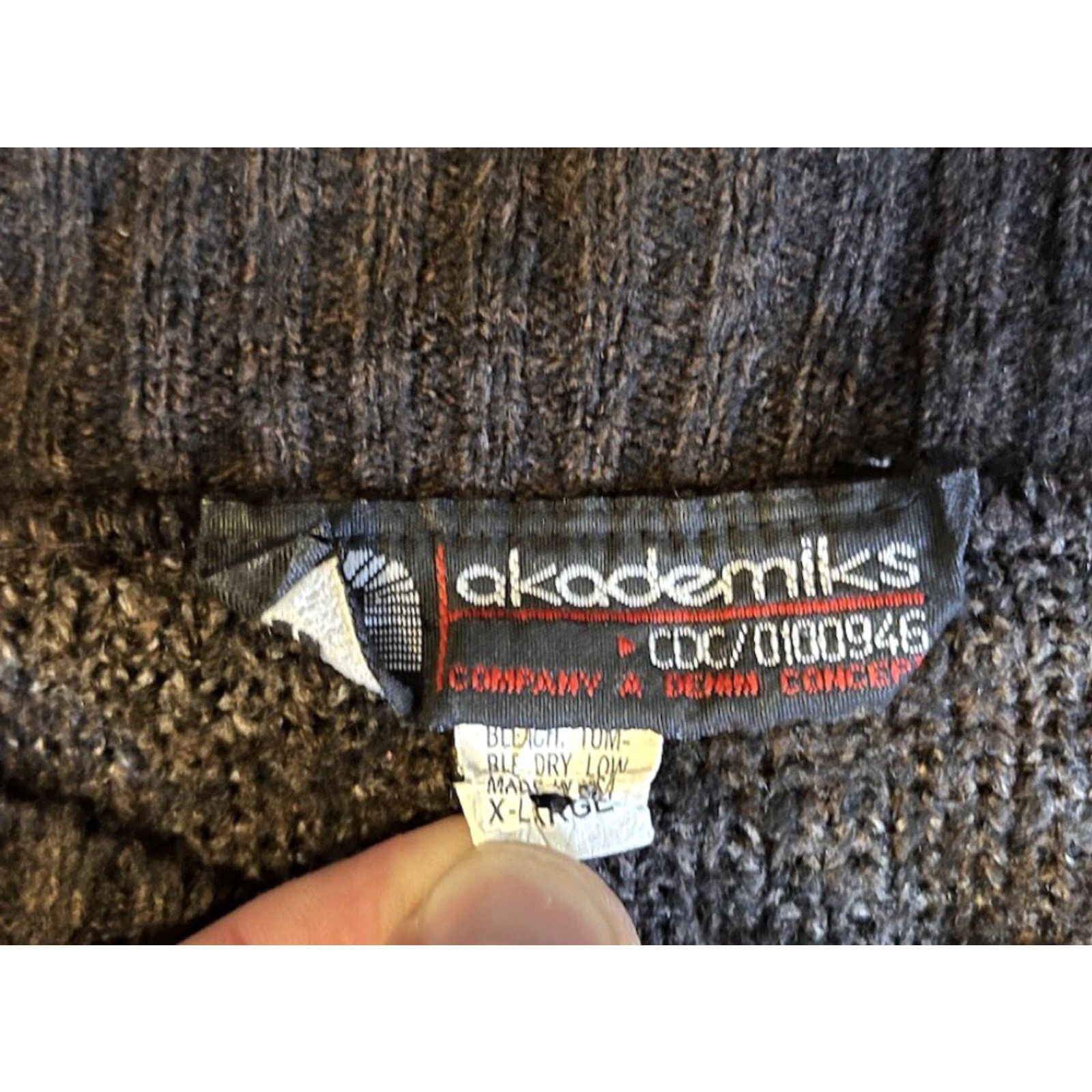 Akademiks VINTAGE Akademiks Sweater Mens 3XL Brown Striped Pullover Crew Neck Oversized 90s Hip Hop Retro Knit Size US XXL / EU 58 / 5 - 4 Thumbnail
