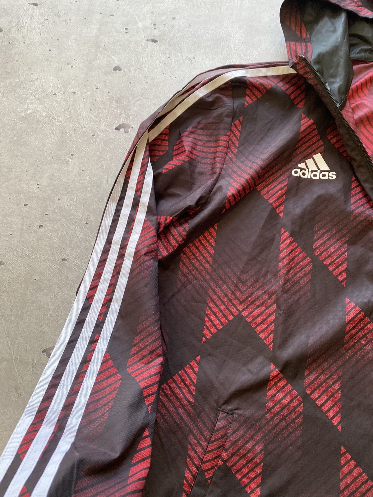 Adidas 2021-22 Manchester United Adidas Windbreaker Light Jacket Size US M / EU 48-50 / 2 - 6 Thumbnail