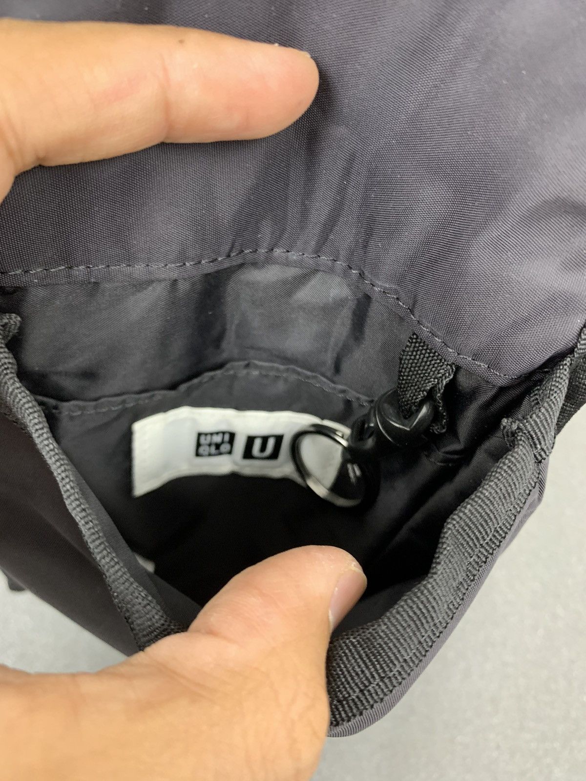 Japanese Brand Uniqlo Lemaire Nylon Sling Bag Neck Pouch sacoche Size ONE SIZE - 4 Thumbnail