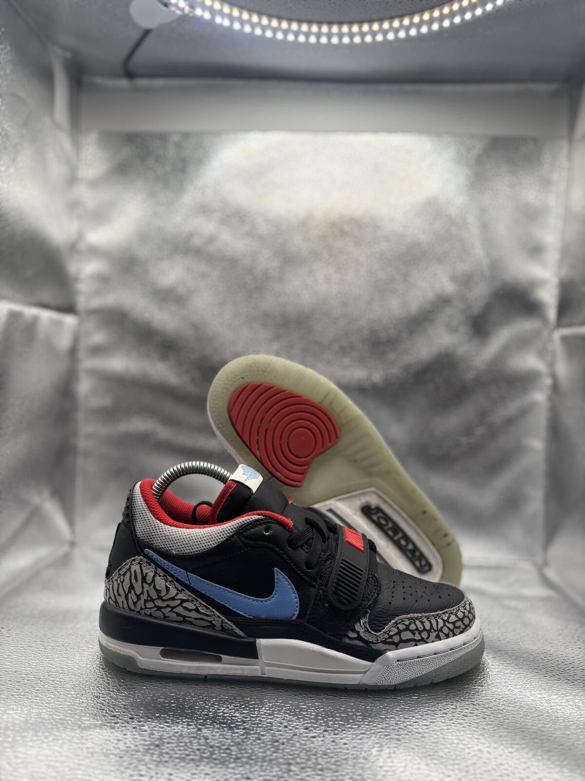 Jordan Brand Jordan legacy 312 low black valor blue GS Size US 5.5 / EU 38 - 1 Thumbnail