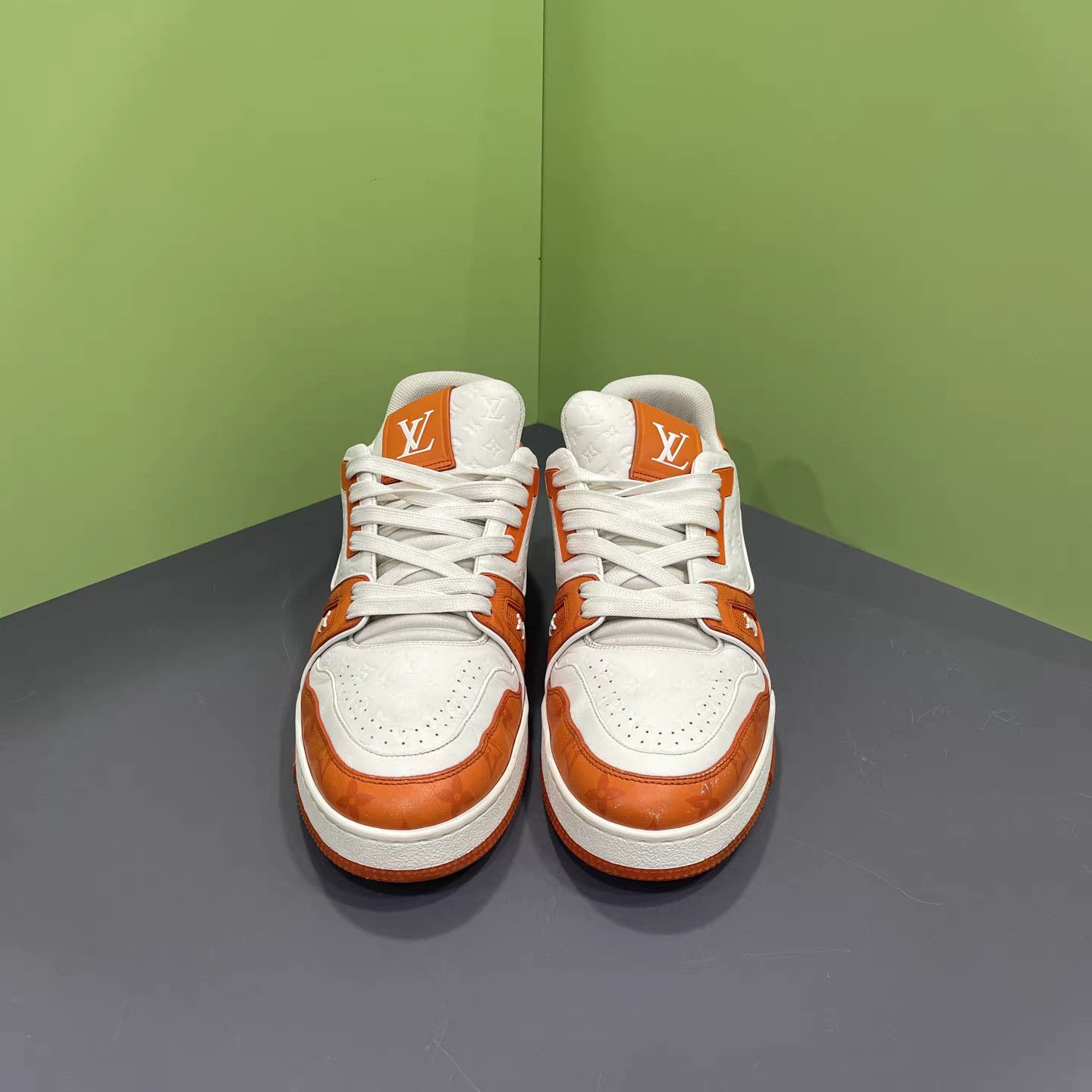 Louis Vuitton LOUIS VUITTON LV Trainer White & Orange Embossed K15 Size US 8 / EU 41 - 2 Thumbnail