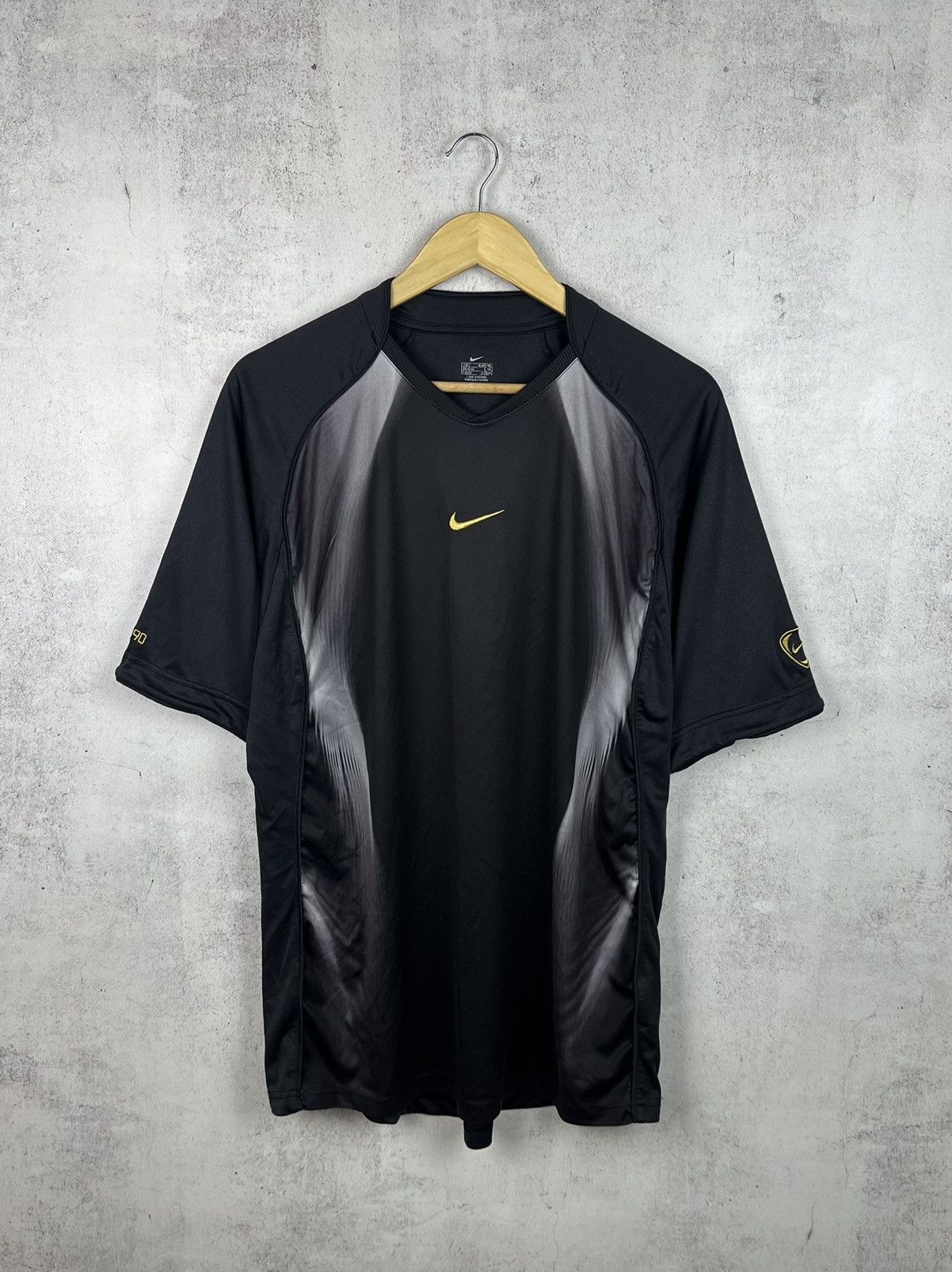 Nike Vintage Nike Total 90 Center Logo T-Shirt Retro Y2K Hype Size US L / EU 52-54 / 3 - 1 Thumbnail