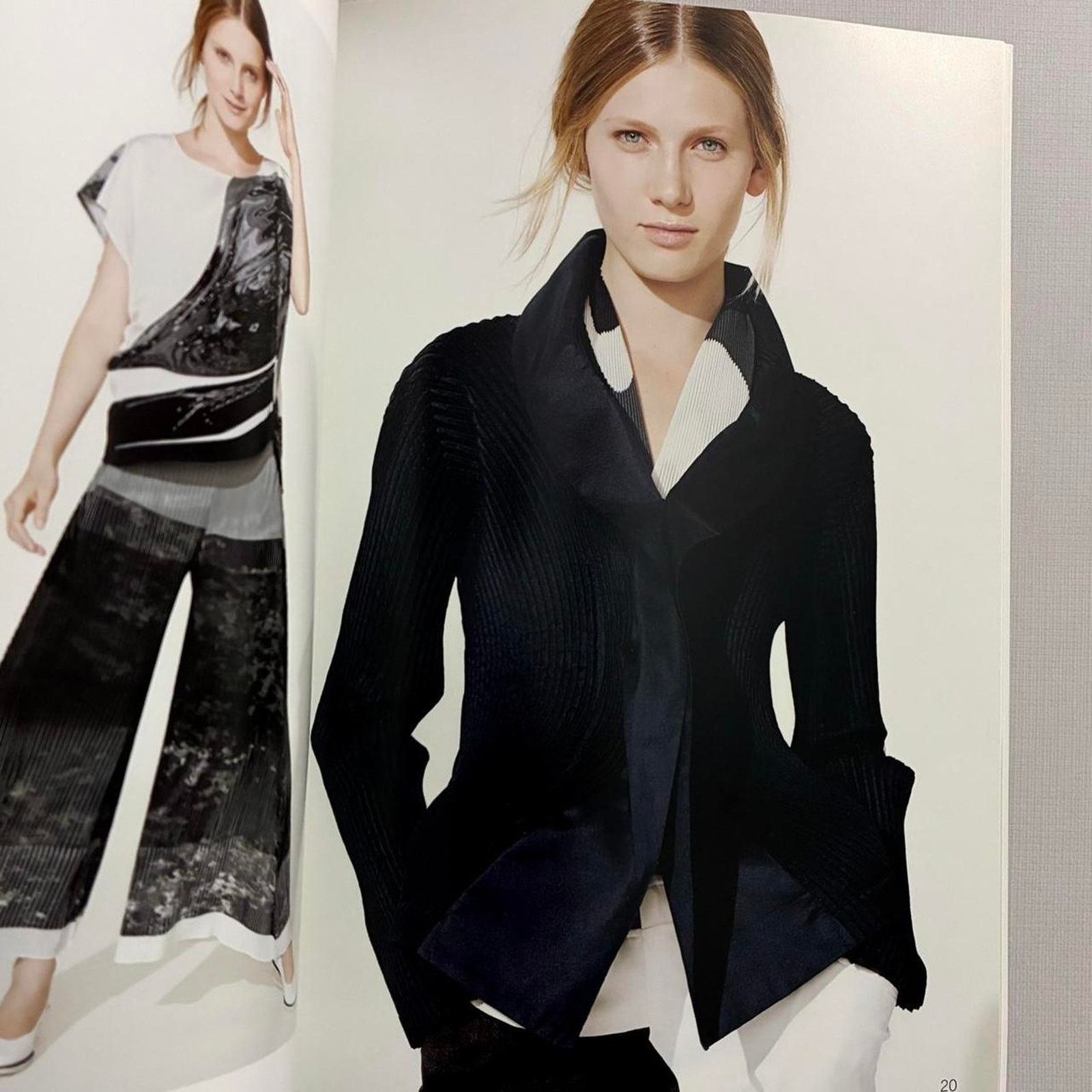 Issey Miyake × Japanese Brand × Pleats Please Issey Miyake Issey Miyake spring summer 2015 look book catalog Size ONE SIZE - 2 Thumbnail