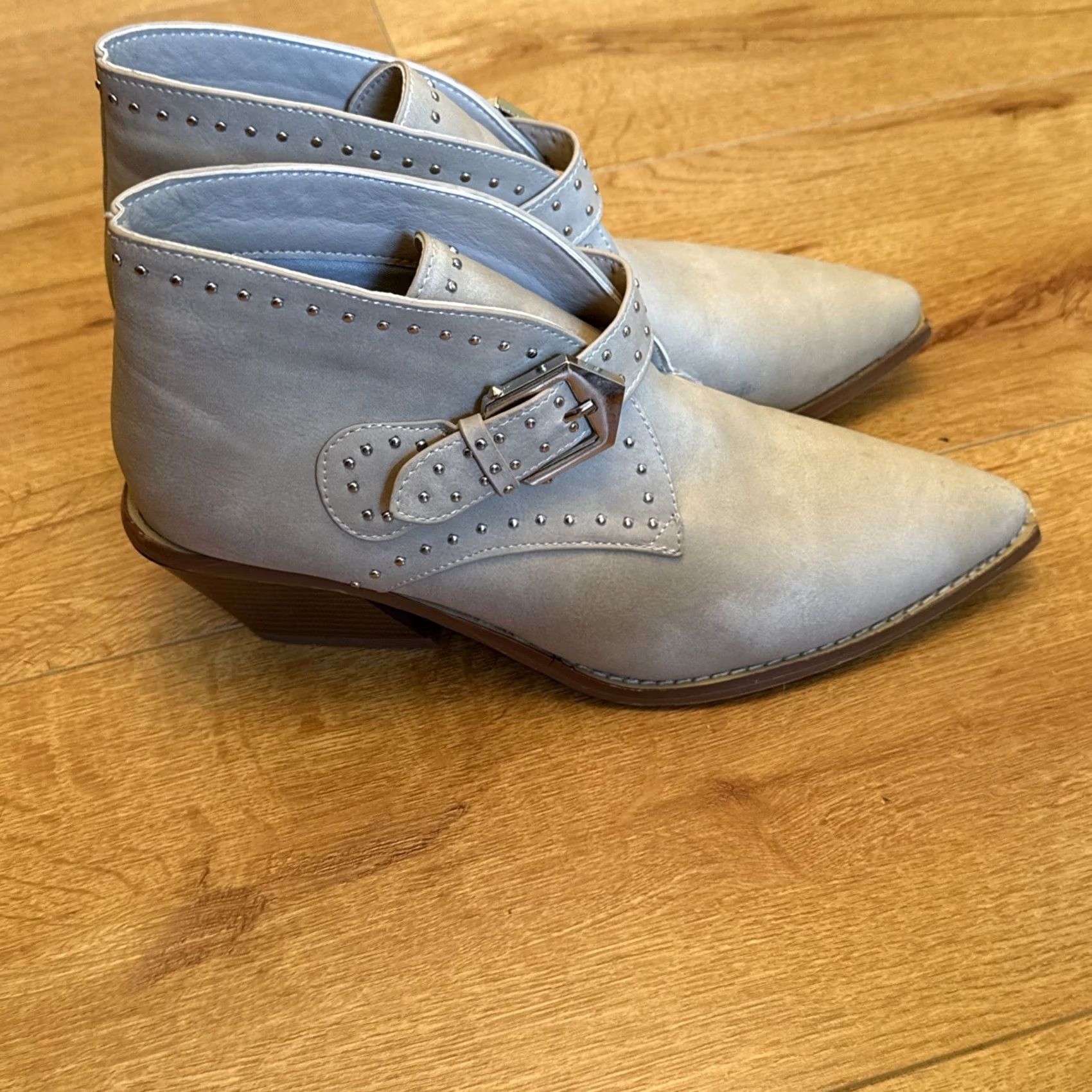 Vintage VINTAGE Seven7 Dallas Studded Western Ankle Booties Cream Size 9 Buckle Silver Pointed Women Shoes Size US 9 / IT 39 - 4 Thumbnail