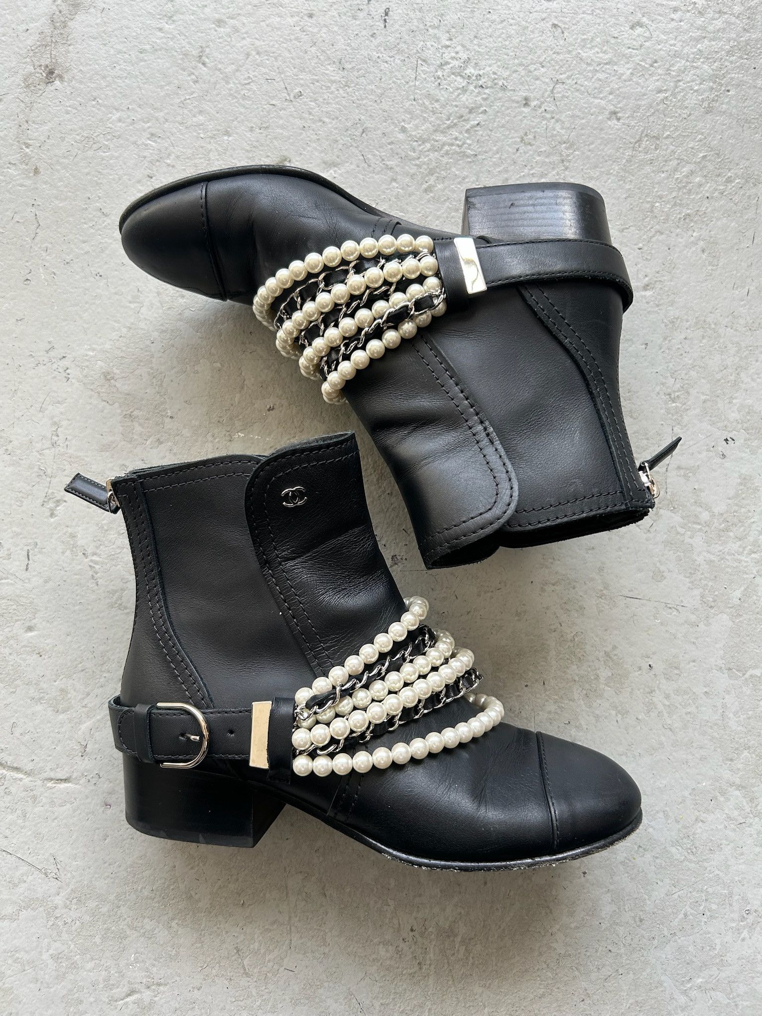Chanel Chanel FW18 Leather Pearl Black Ankle Boots Size US 5 / IT 35 - 1 Thumbnail